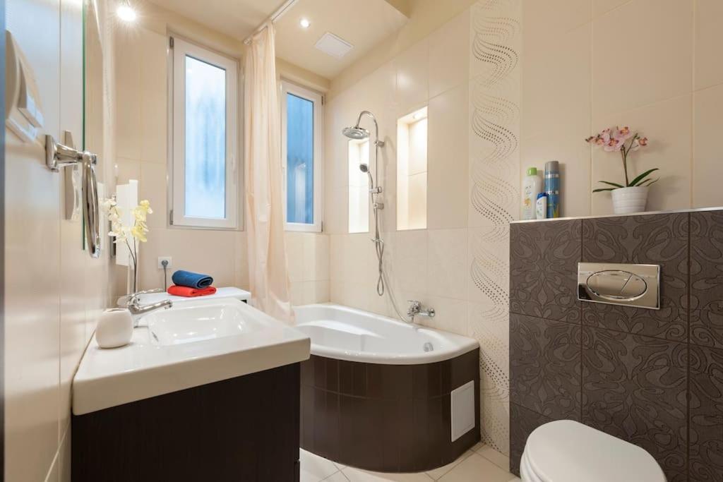 Appartamento Szent Istvan Ter 4 Next To Basilica A 1 Bedroom *