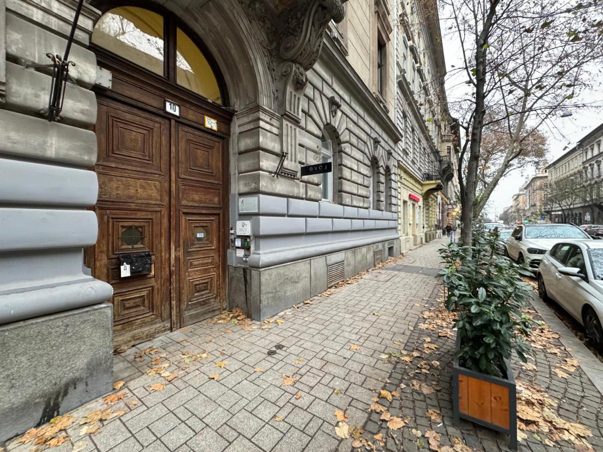 Spacious & Cozy W/ Terrace Budapest