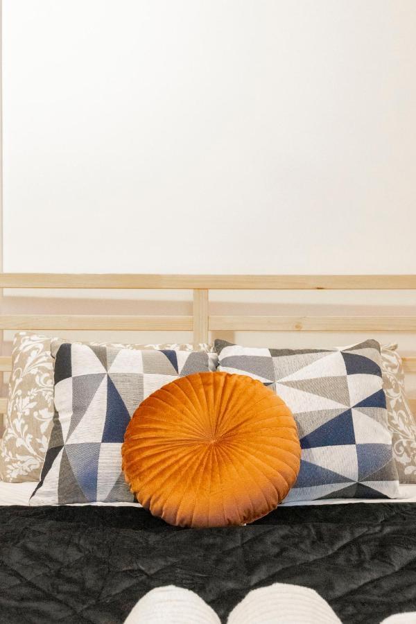 Spacious & Cozy W/ Terrace Apartment *