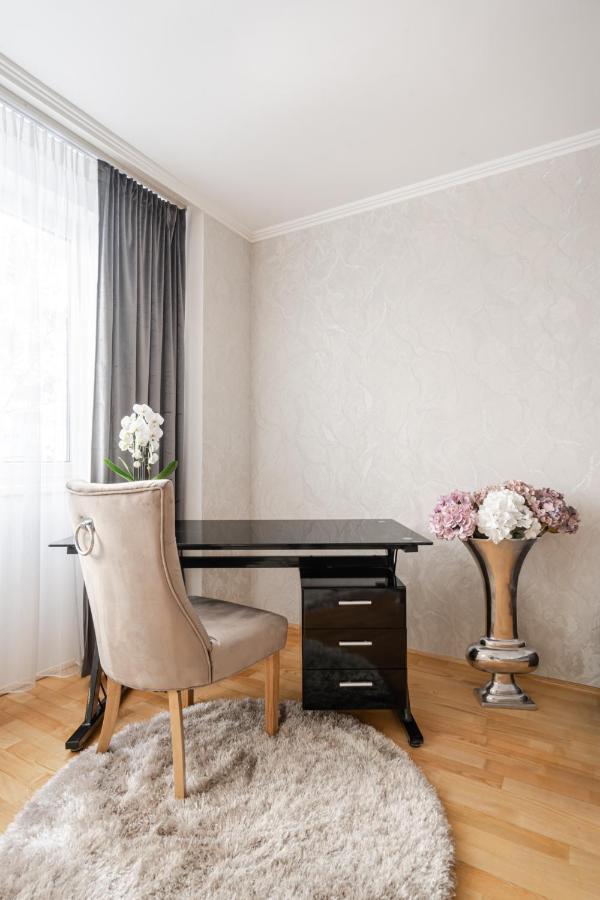 Beautiful Three Bedrooms With Free Parking Close To The Danube Coast Apartament