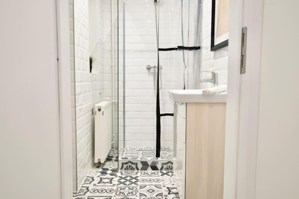 By Hi- In Downtown Apartament *