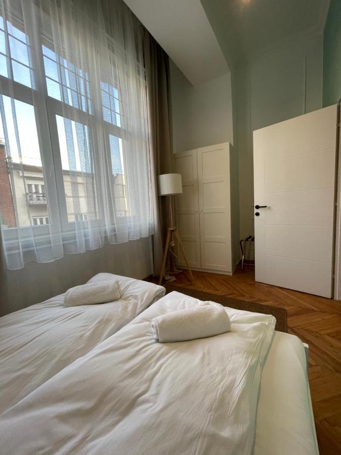 Flower Apartment *