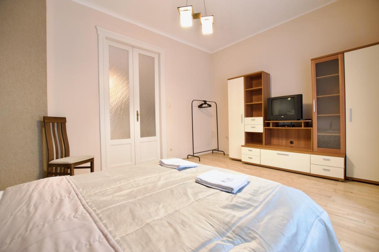 Standard By Hi5 - Dessewffy 2 Bedroom Budapest