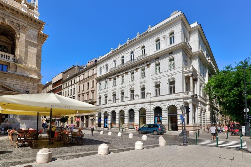 Venus - Opera Location Apartment