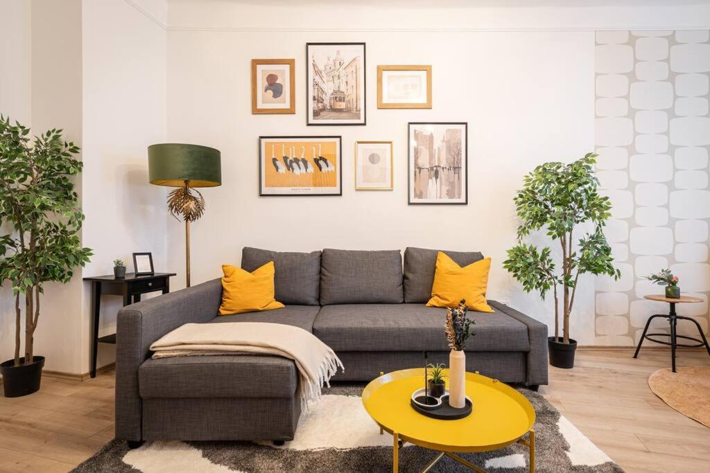 Warm Elegance Retreat : 75 M2 Comfort Near New York Cafe Appartamento