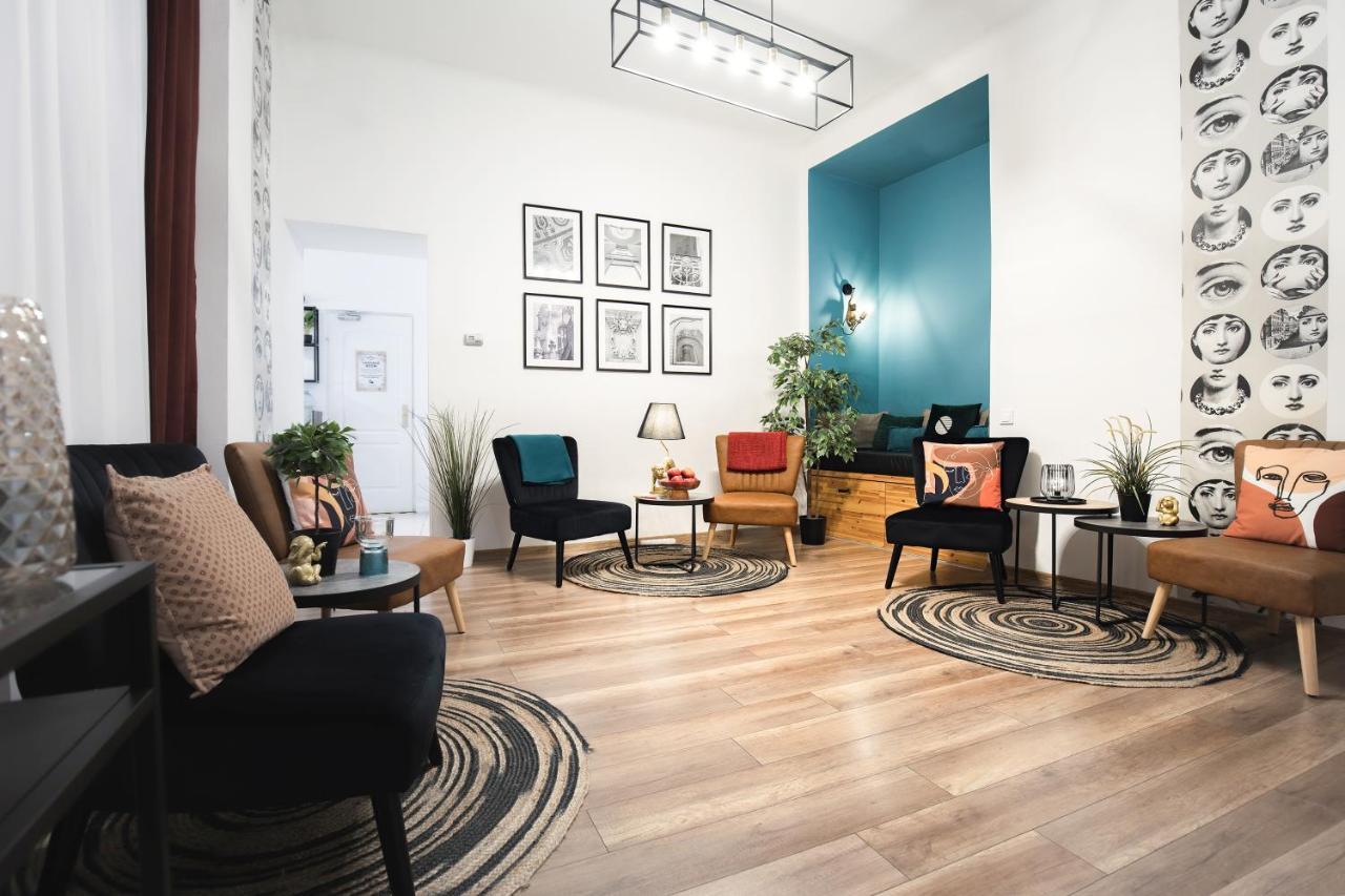 Maverick Downtown Hostel