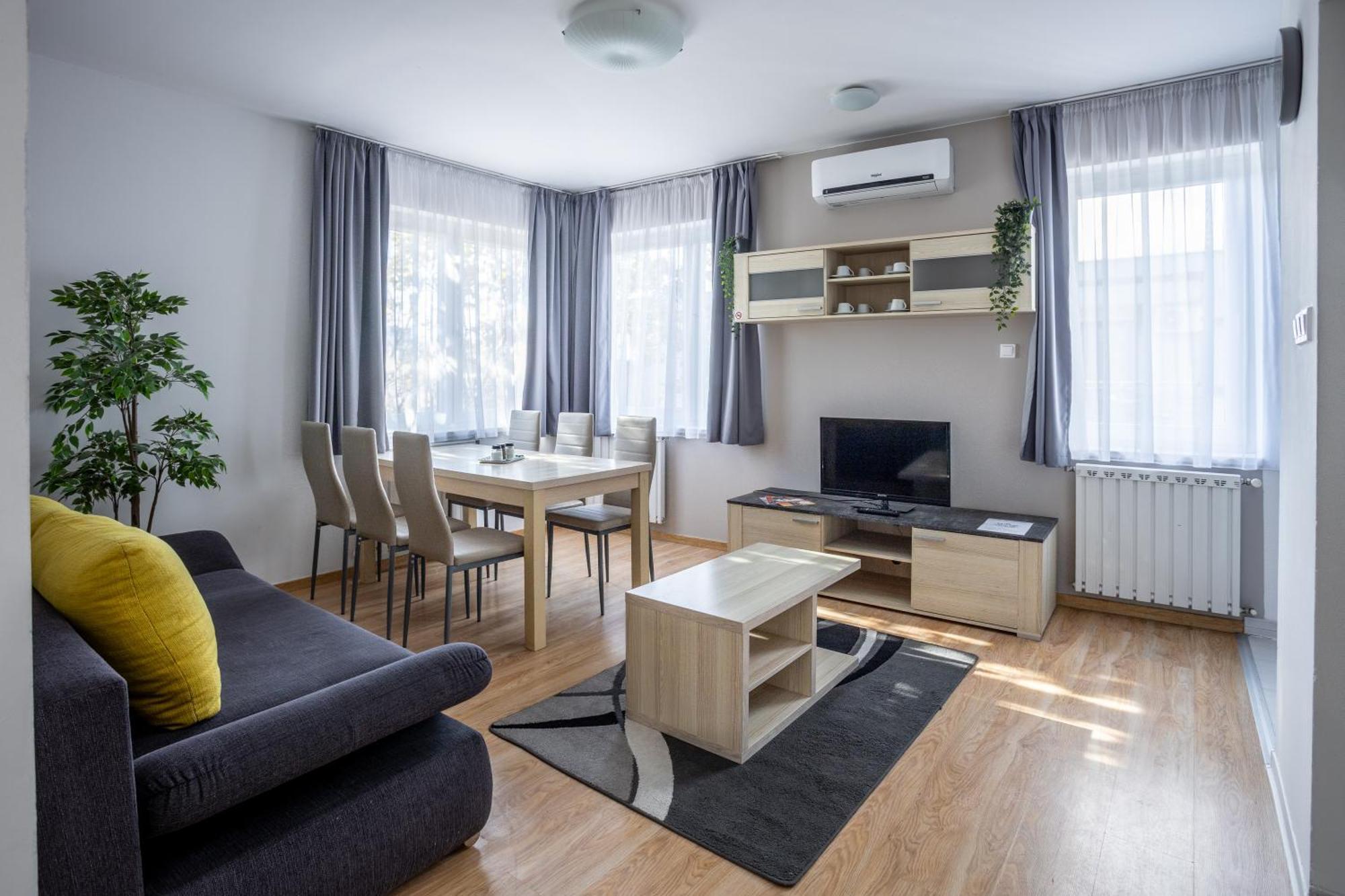 Maple Tree Budget Apartment
