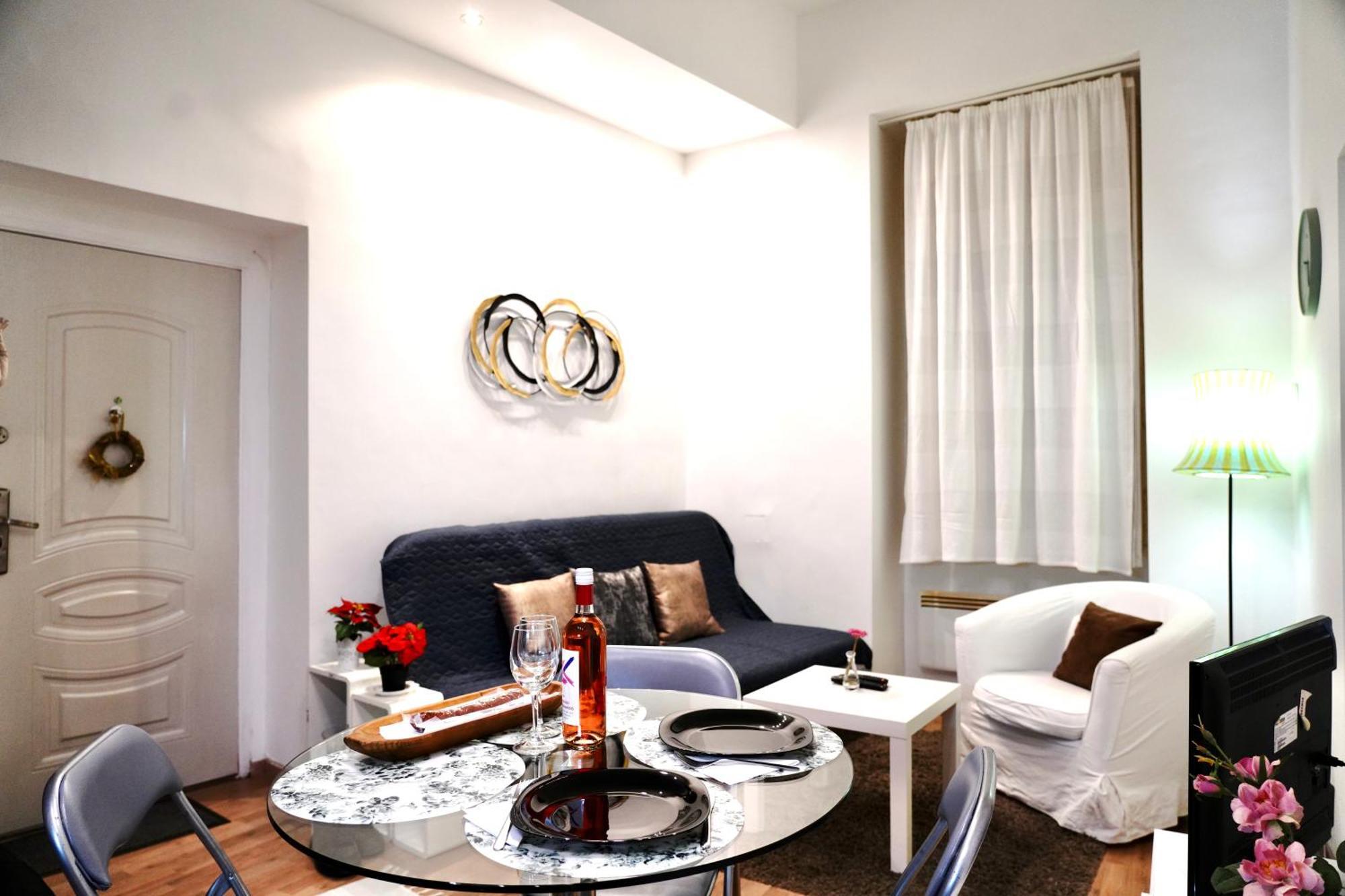 Blue Home In The Heart Of Budapest Apartment Budapest