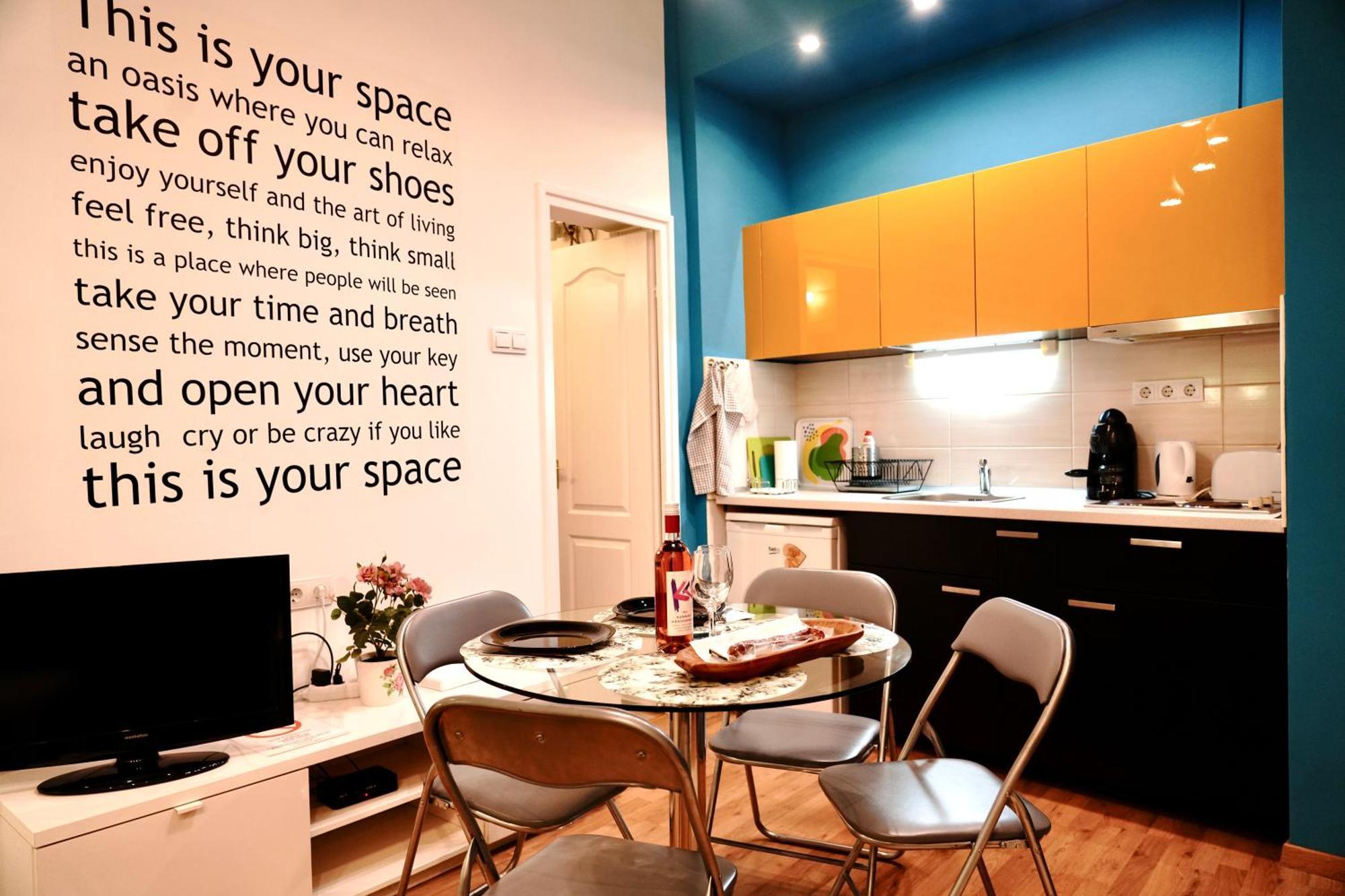 Blue Home In The Heart Of Budapest Apartment *