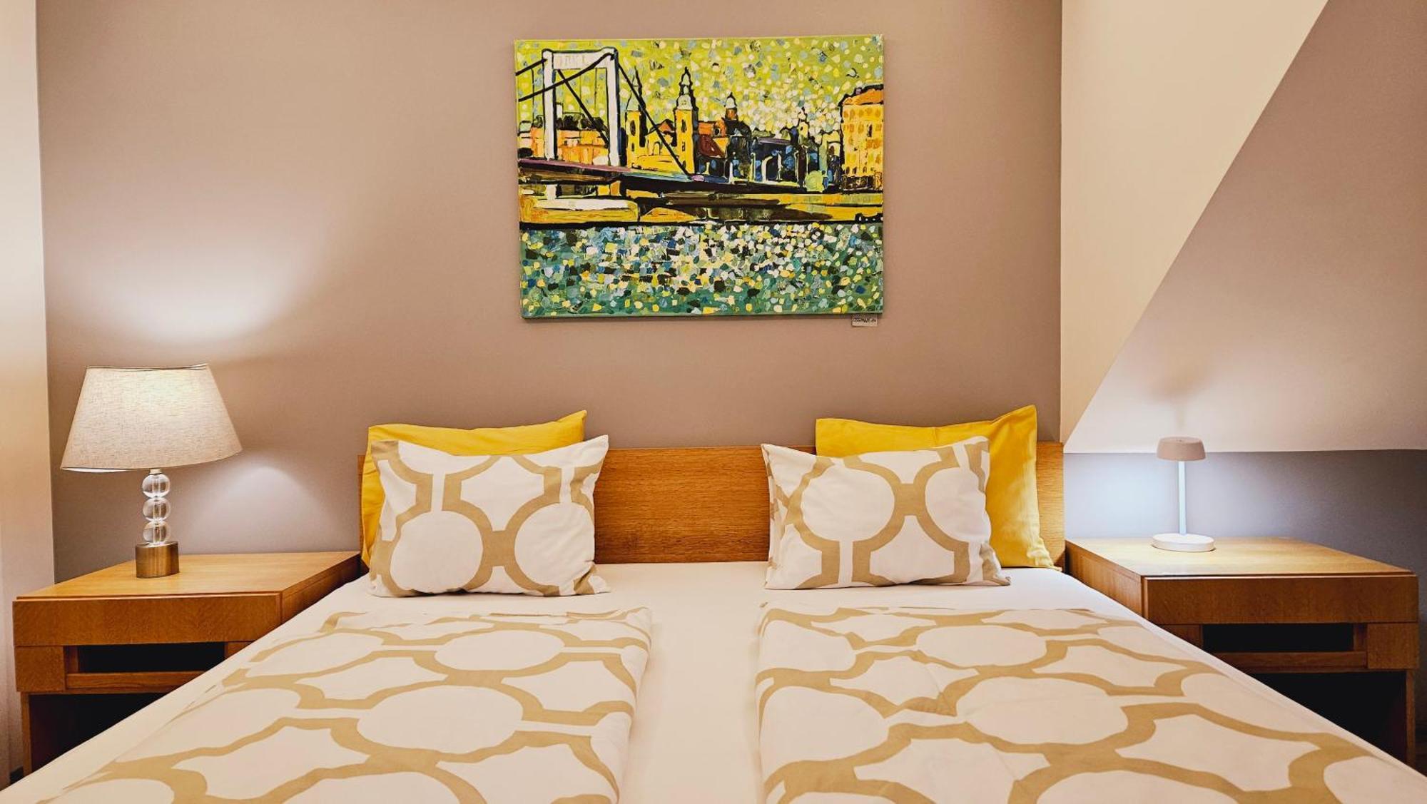 Budasmile At Buda Castle - Aircon & Free Parking Budapest