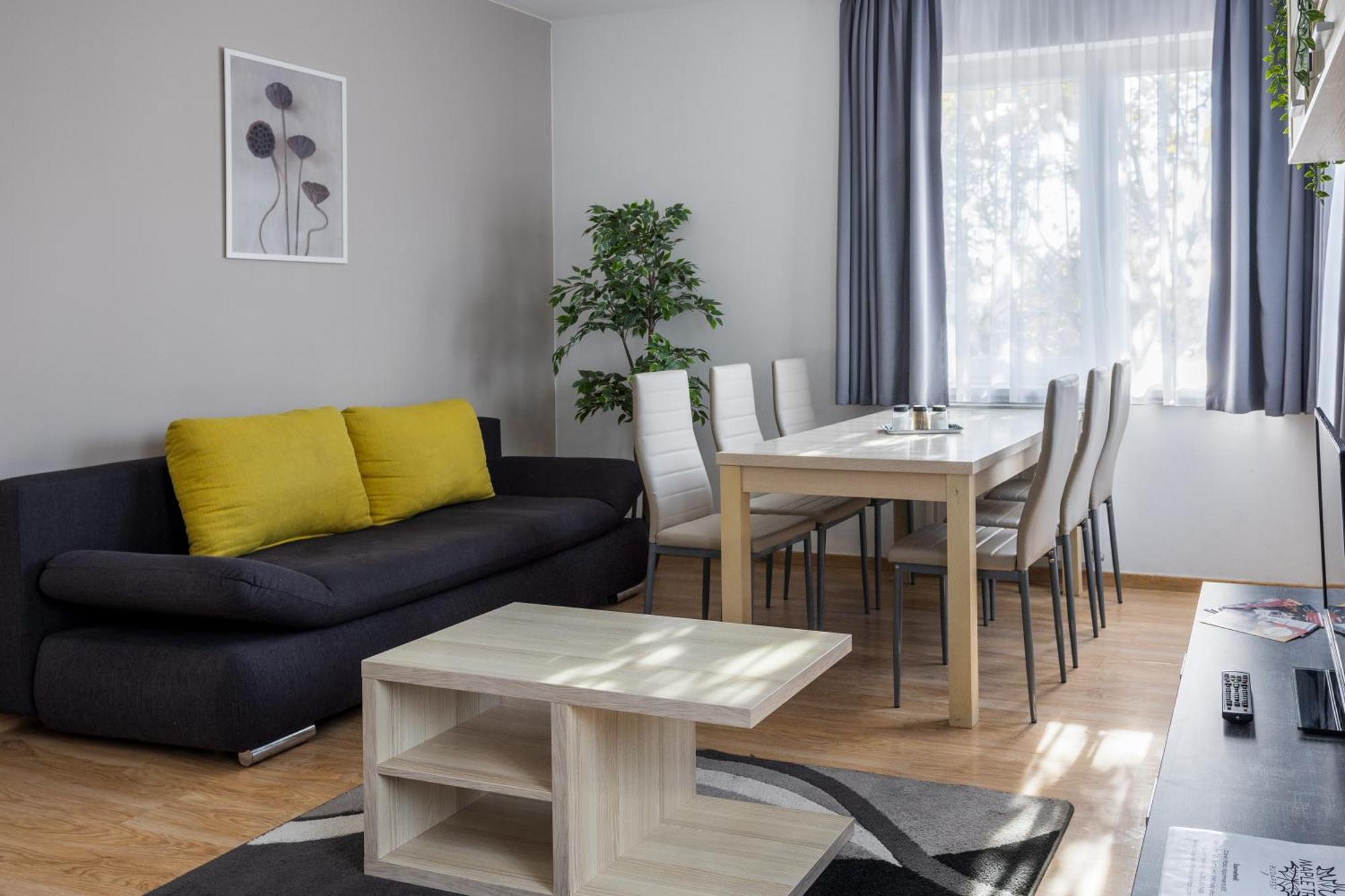 Maple Tree Budget Apartment