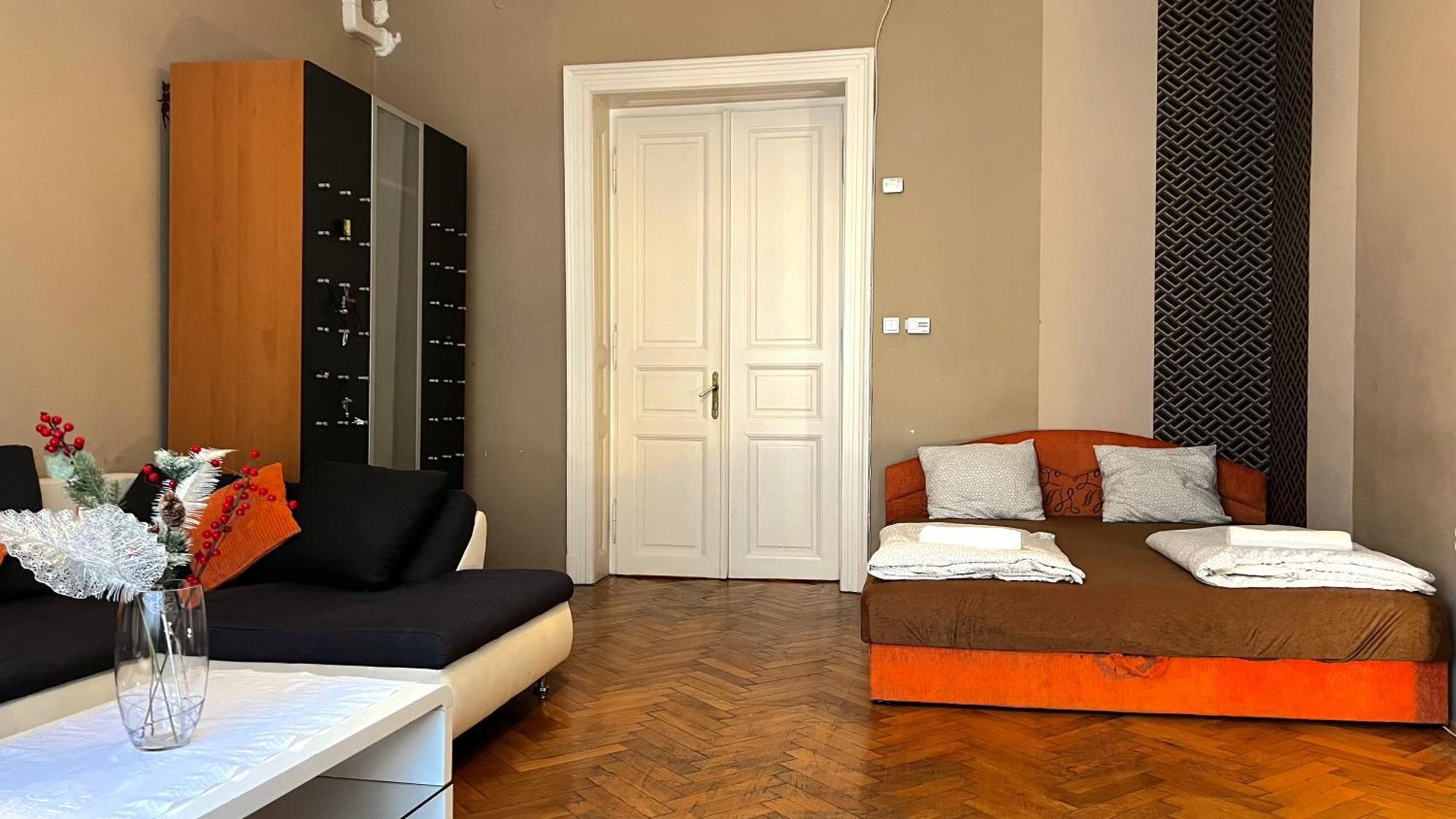 Apartamento A54: Charming In The Ruin Bar District *