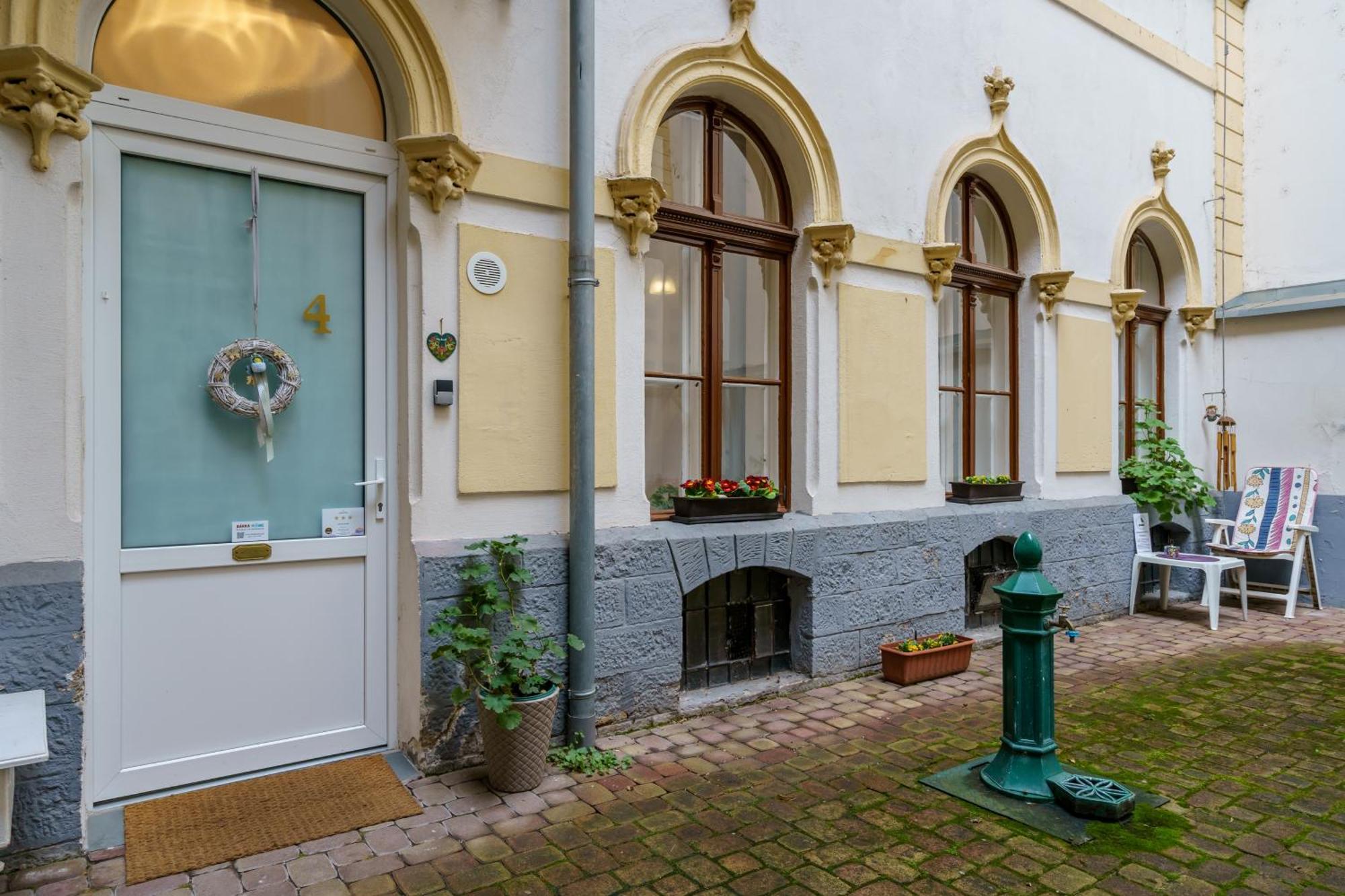Barka In Downtown Buda Apartament *
