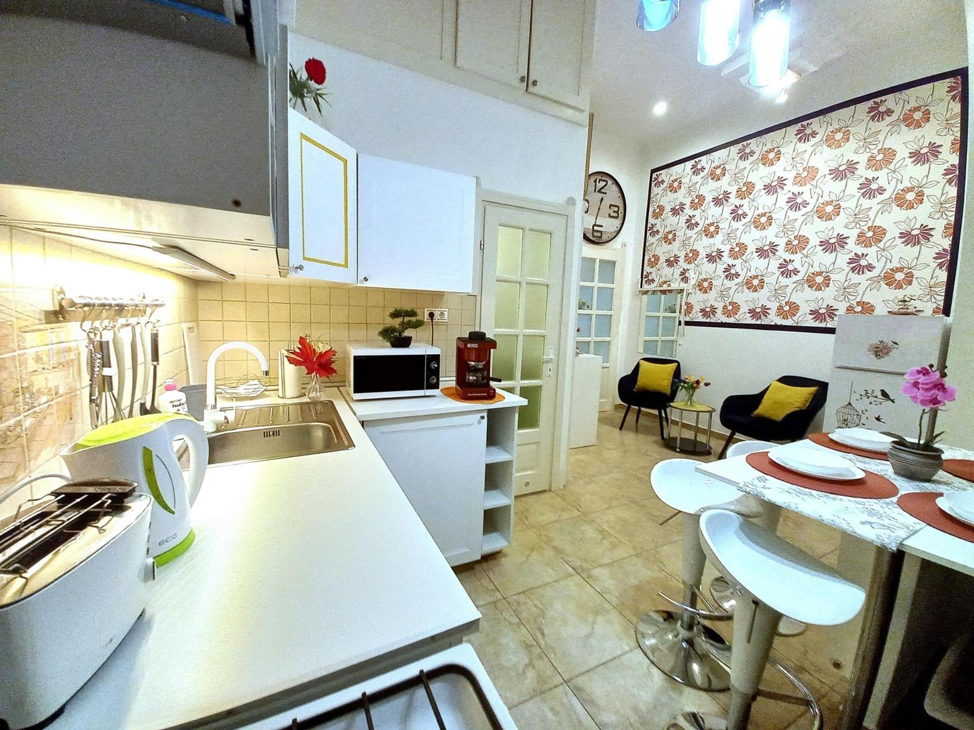 Mariann's Modern In The Center Apartment *