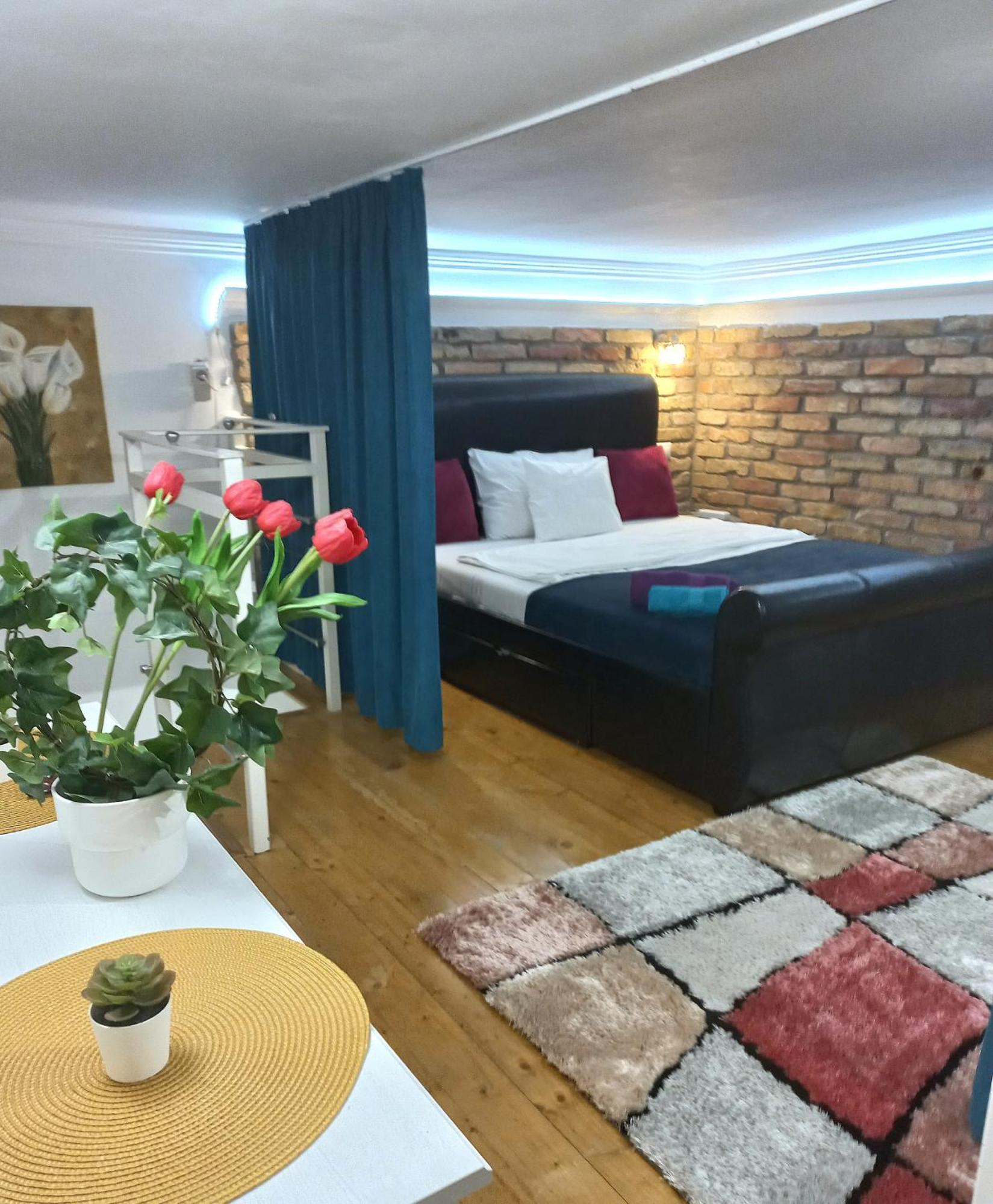 Mariann's Modern In The Center