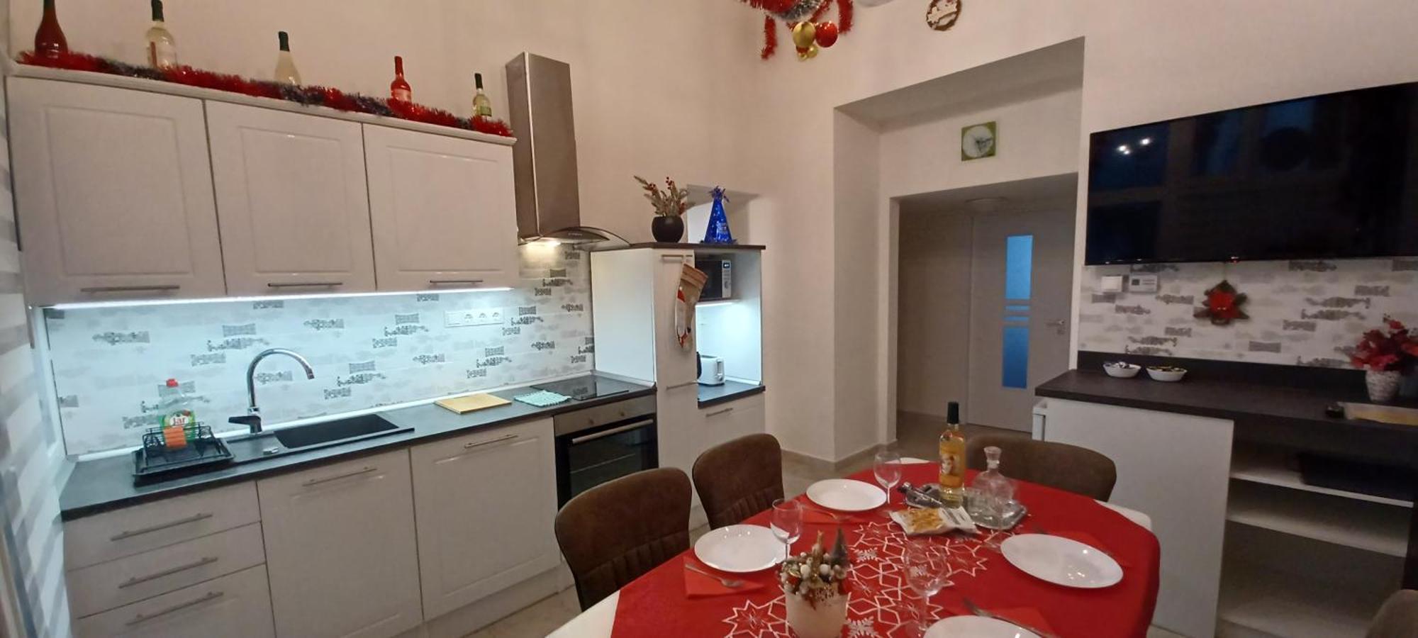 Palace Apartment *