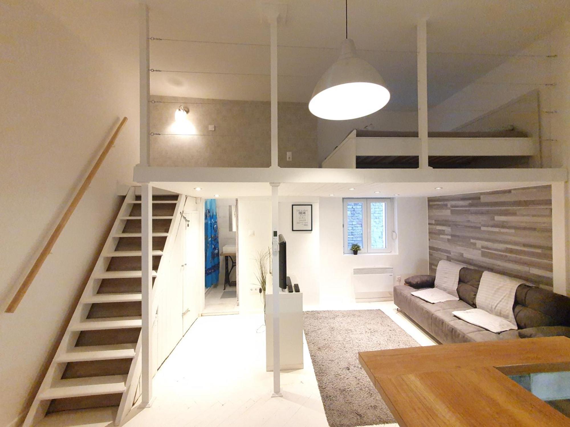 Apartament Vintage Near Boulevard With Ac After Renovation *