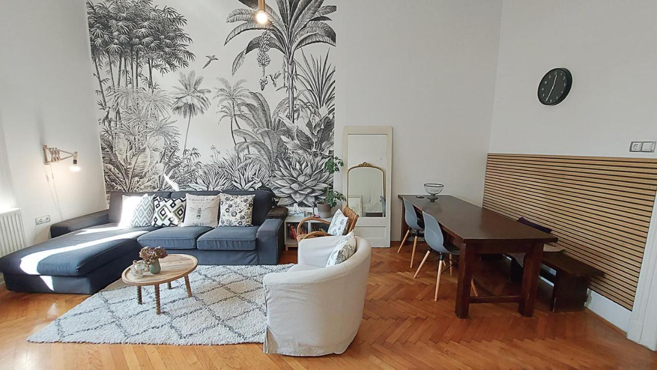 Classic Elegance With Synagogue View By Astoria Appartement Boedapest