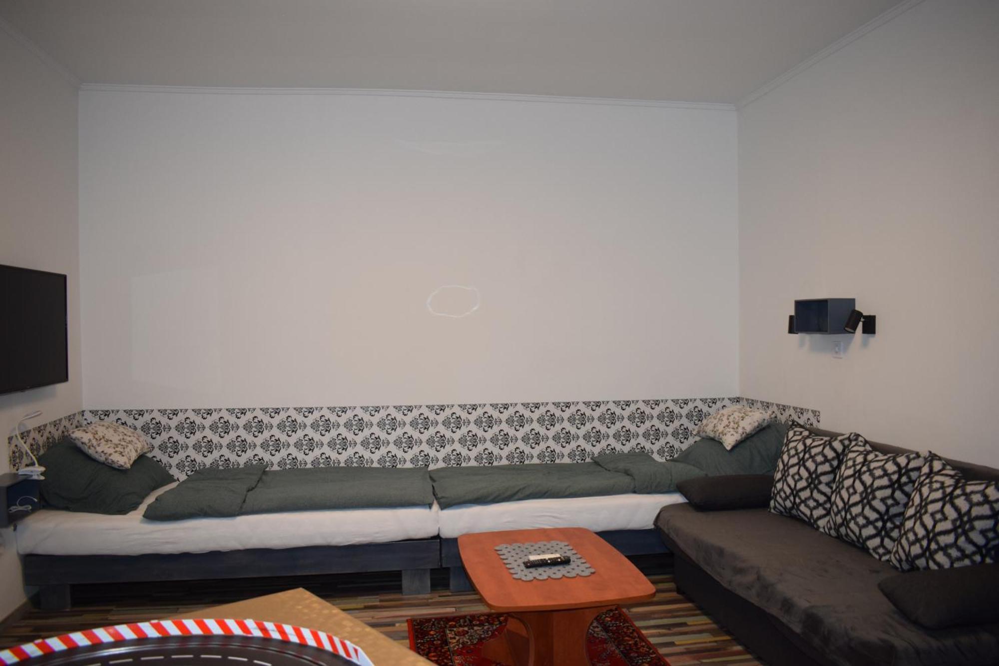 Spacious House In The Outskirts Of Apartment *