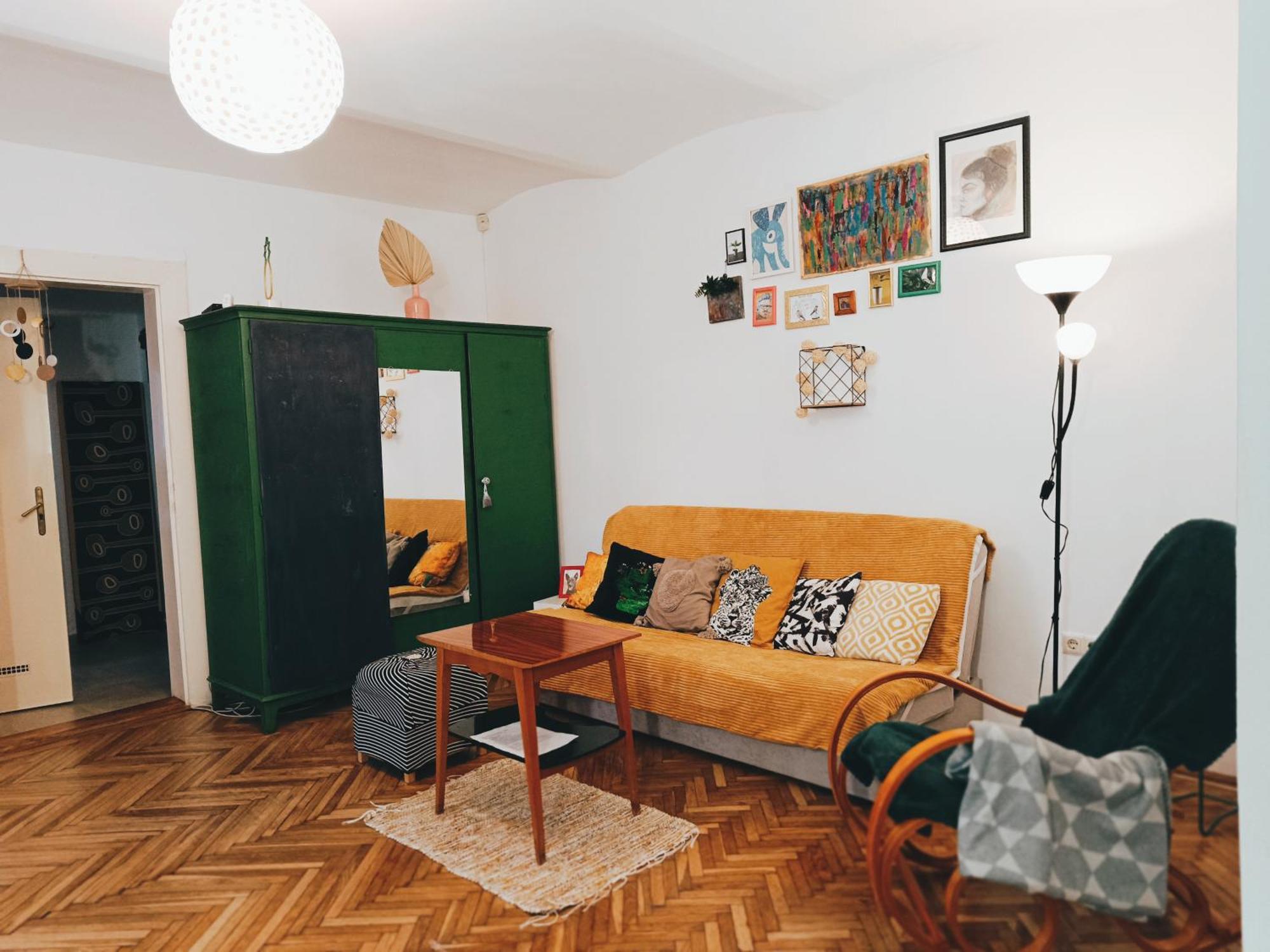 Flat In Historic With Your Own Private Garden, Near City Park Apartment *