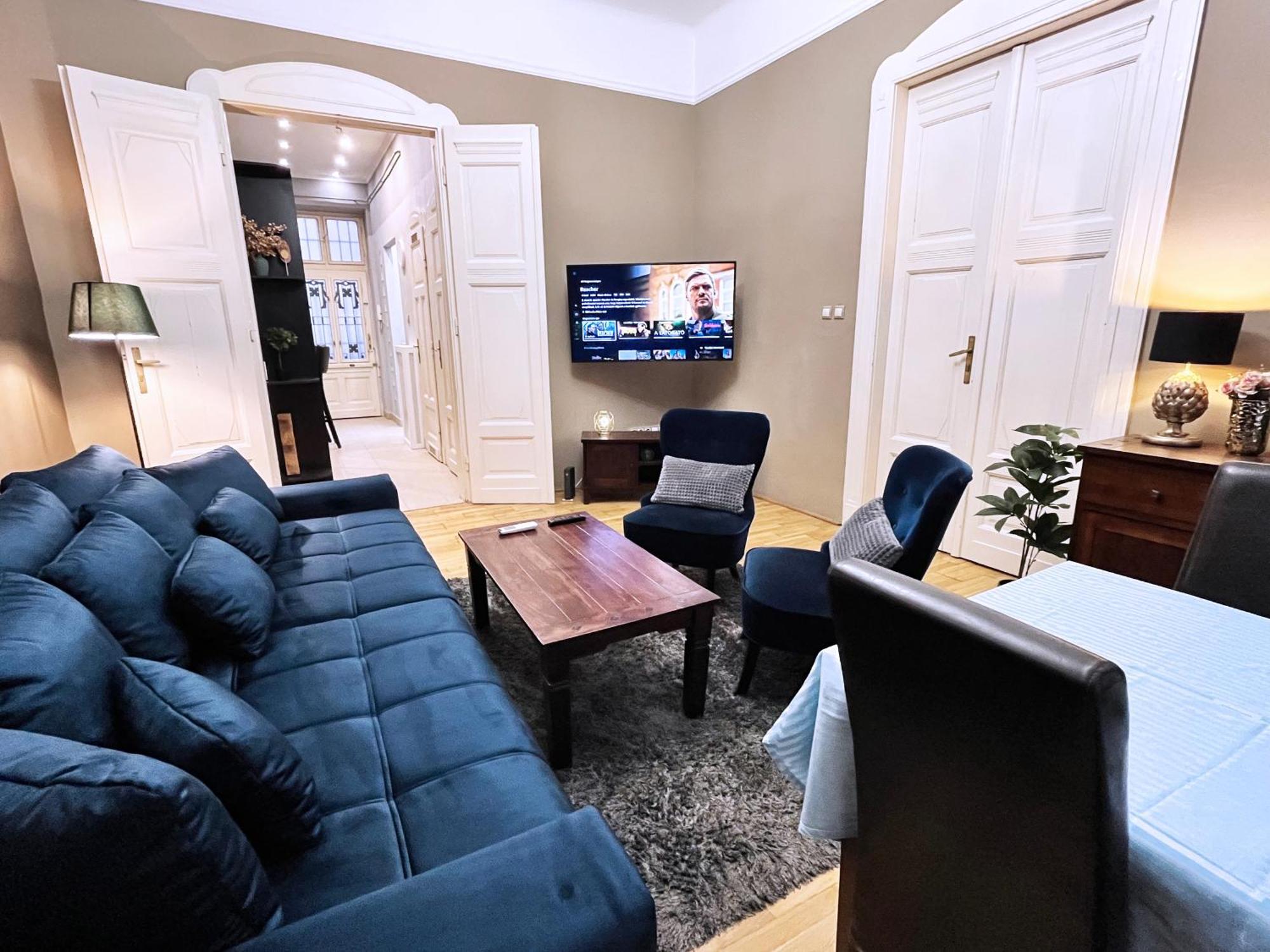 M13 Rustic Stylish With King Bed & Friendly Host * Budapest