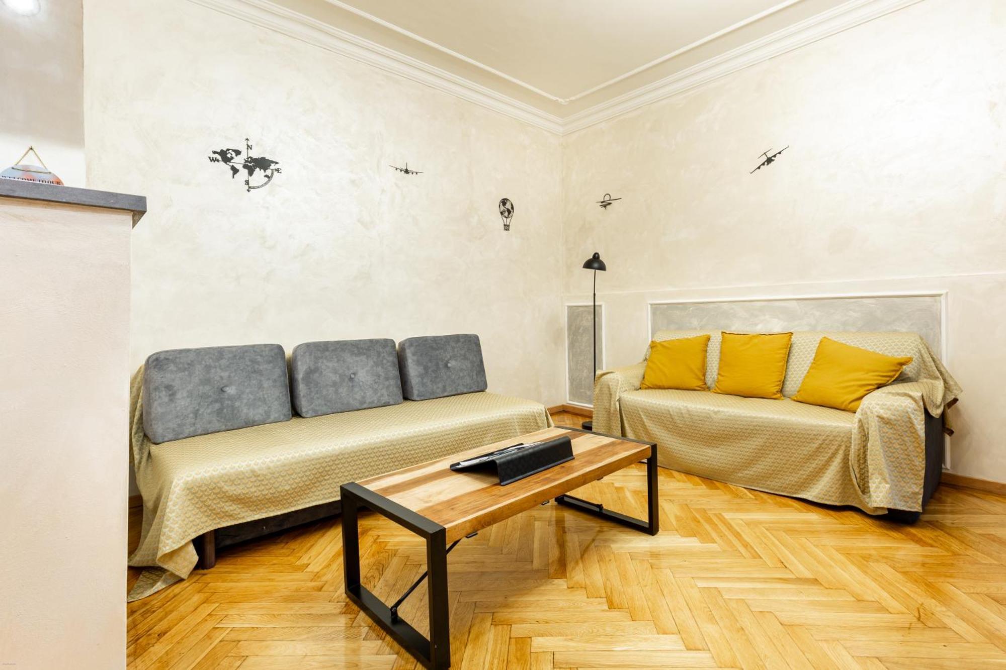 Mari&emi Flat In Corvin * Budapest