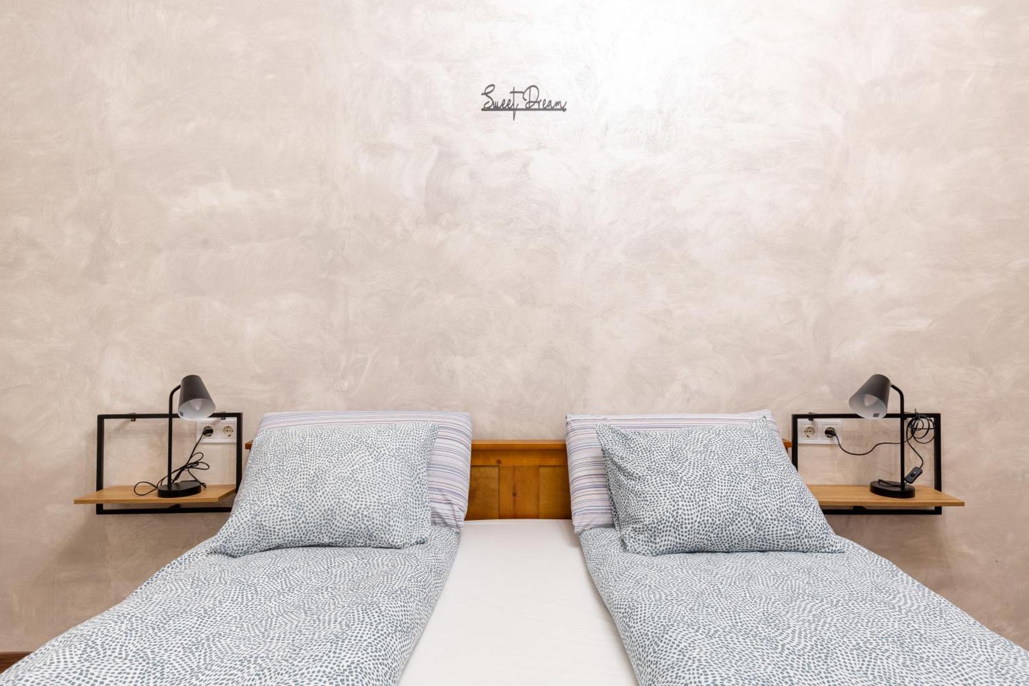 Mari&emi Flat In Corvin Appartement