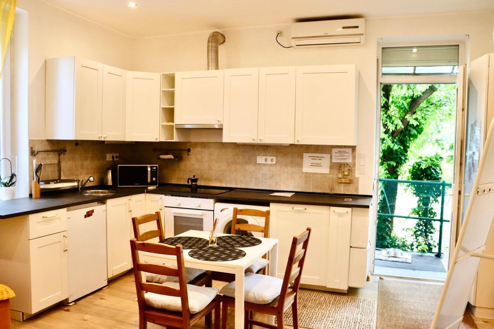 Cozy Hillside In With Patio Apartmán Budapest