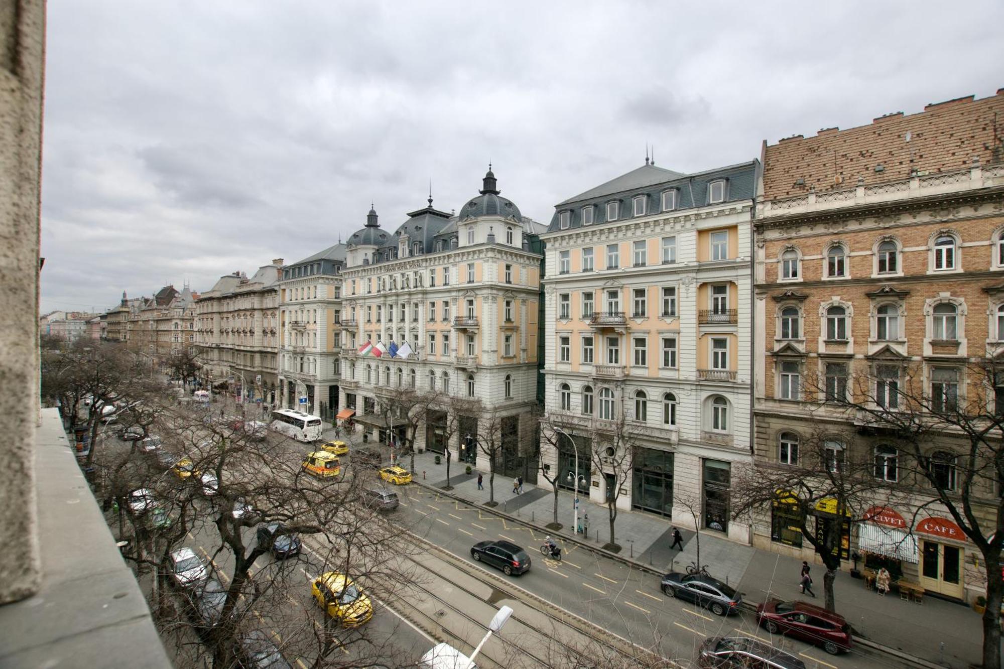 By Hi5 Apartments- Erzsebet 44 *