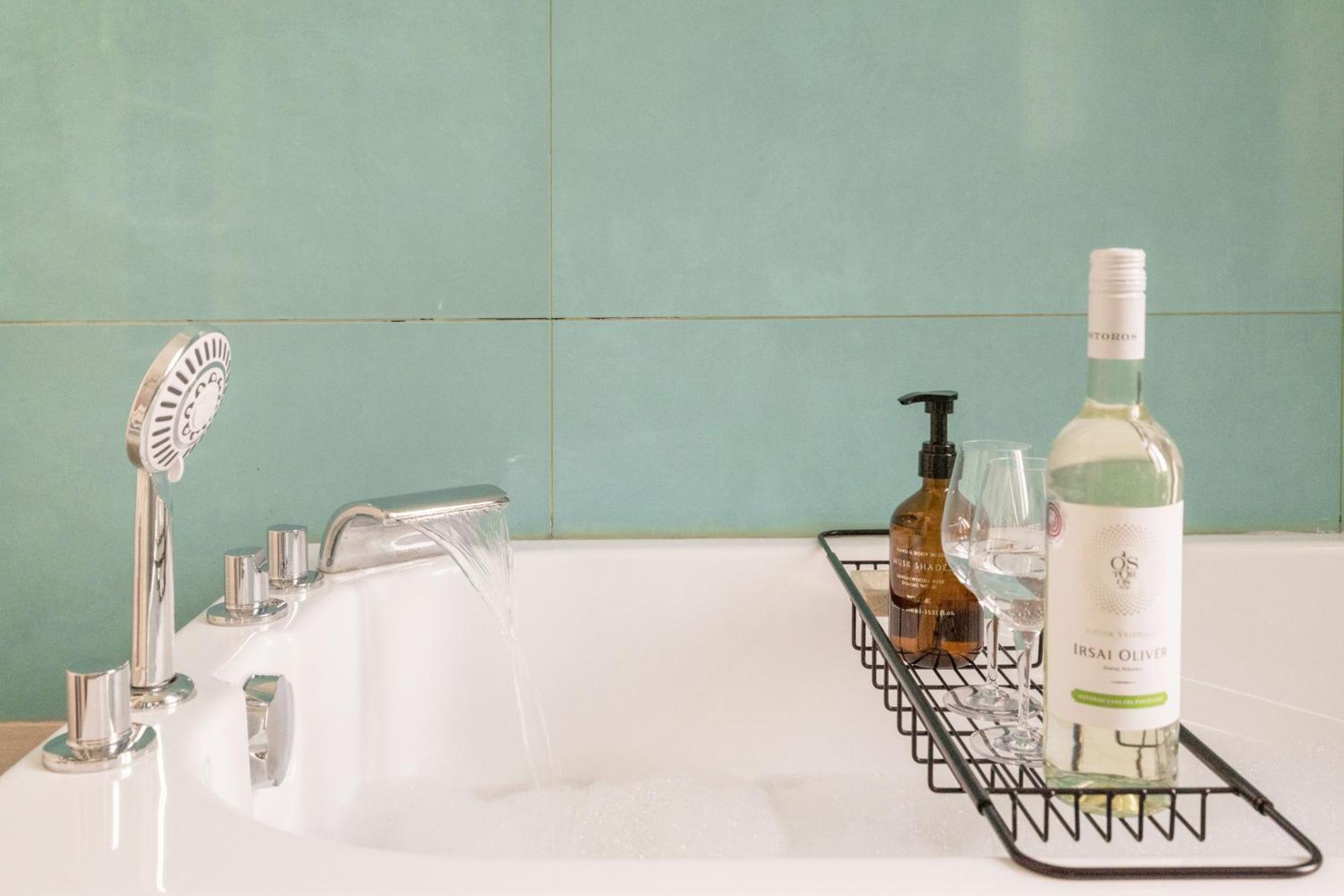 Apartamento Wellness Retreat With Sauna & Jacuzzi - 1 Min To Opera Budapest