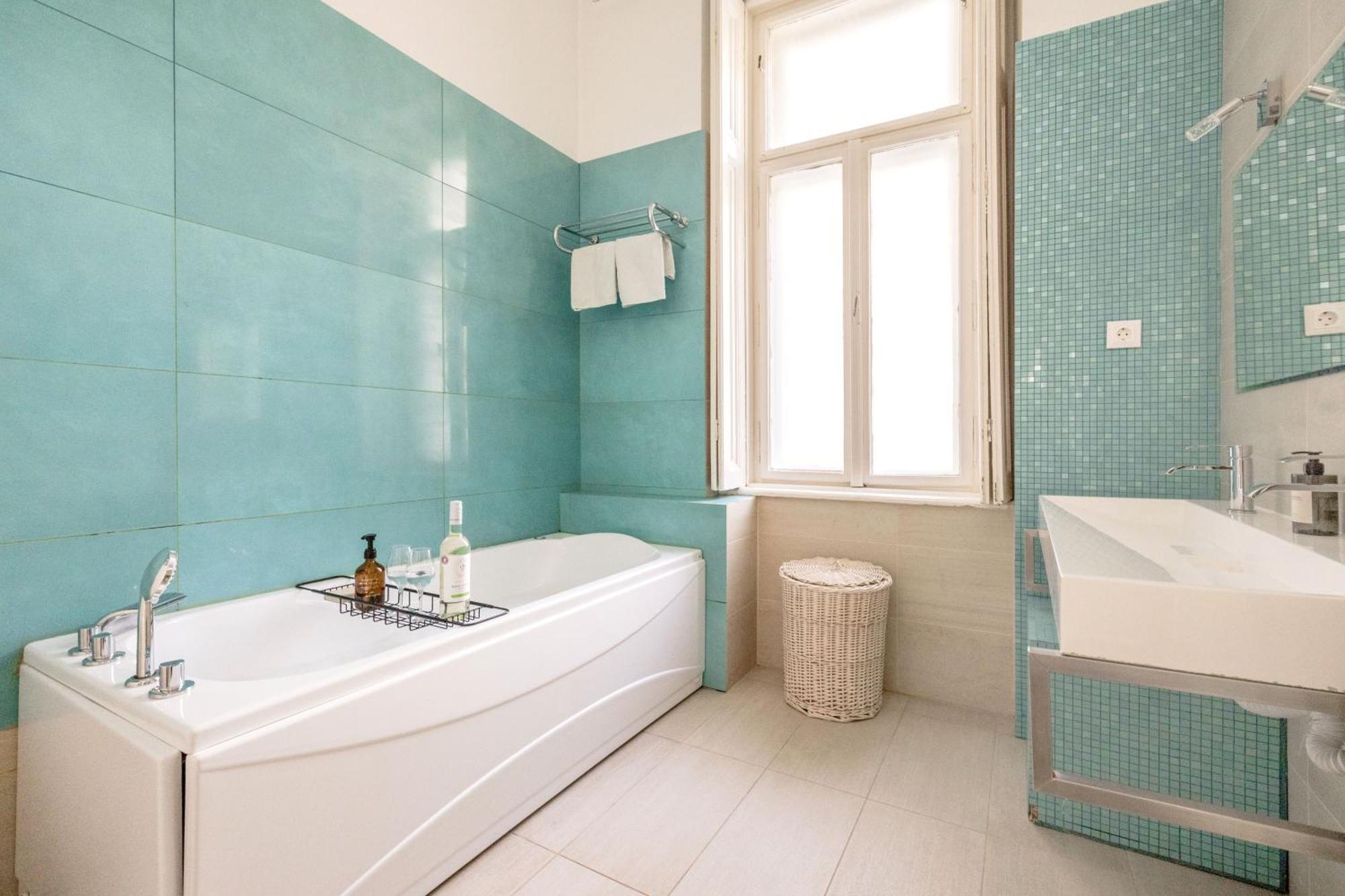 Wellness Retreat With Sauna & Jacuzzi - 1 Min To Opera