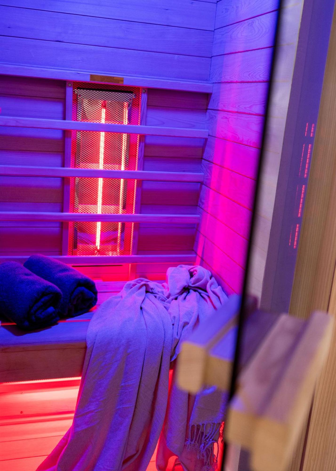 Wellness Retreat With Sauna & Jacuzzi - 1 Min To Opera Apartamento Budapest