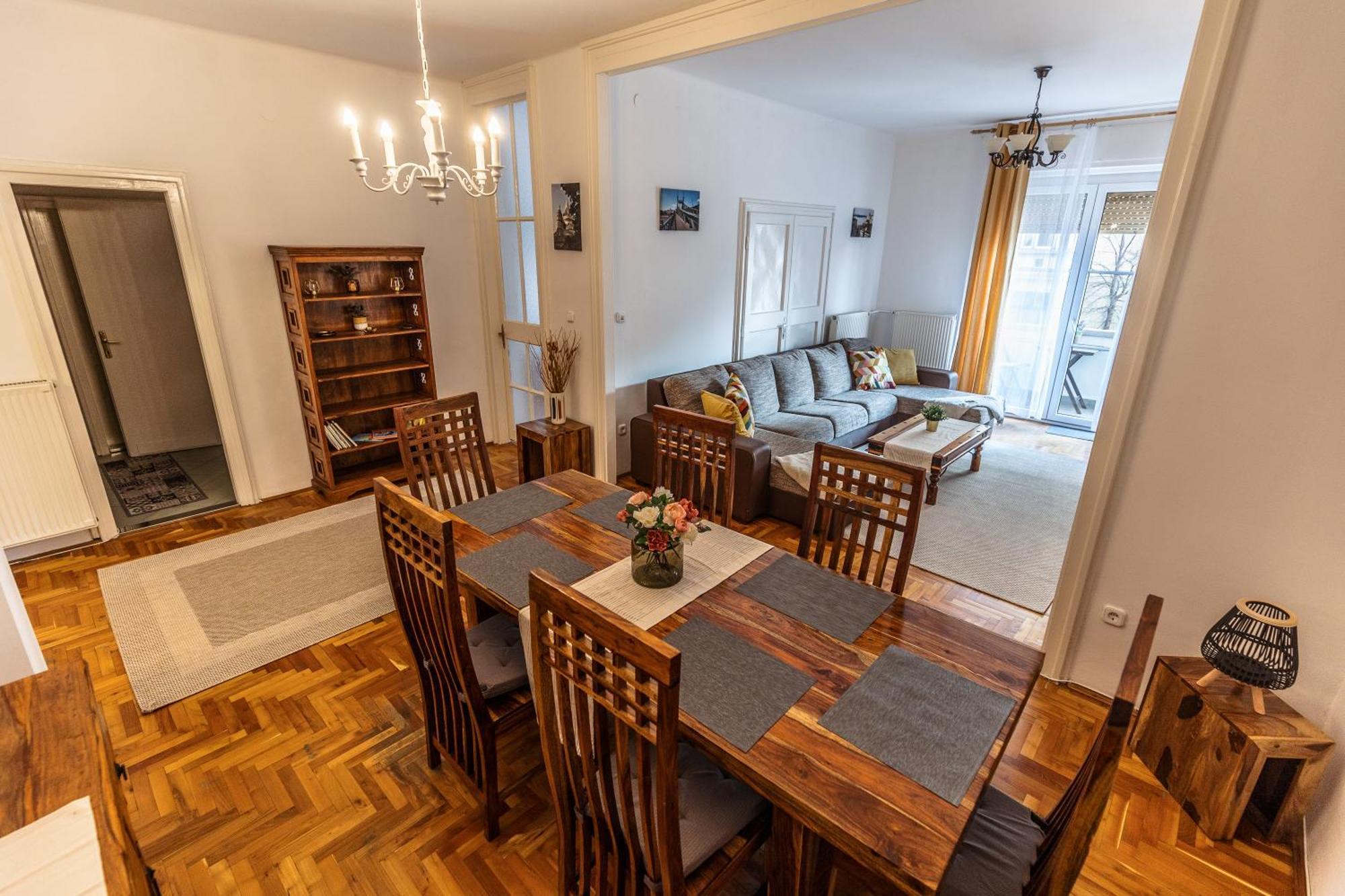 Bright & Spacious Riverside With Balcony Apartmán *