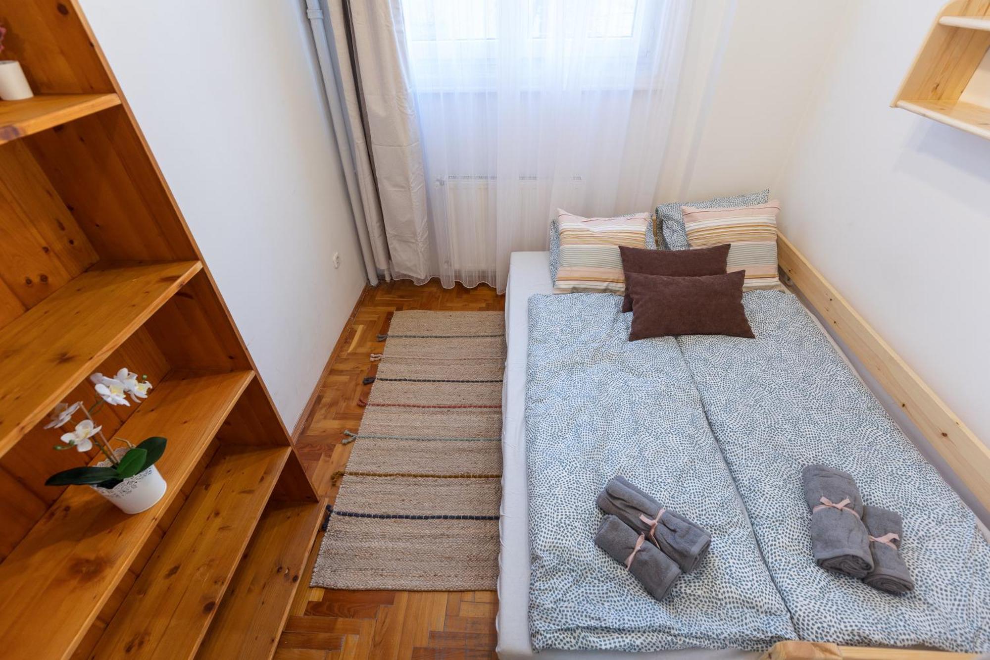 Apartmán Bright & Spacious Riverside With Balcony