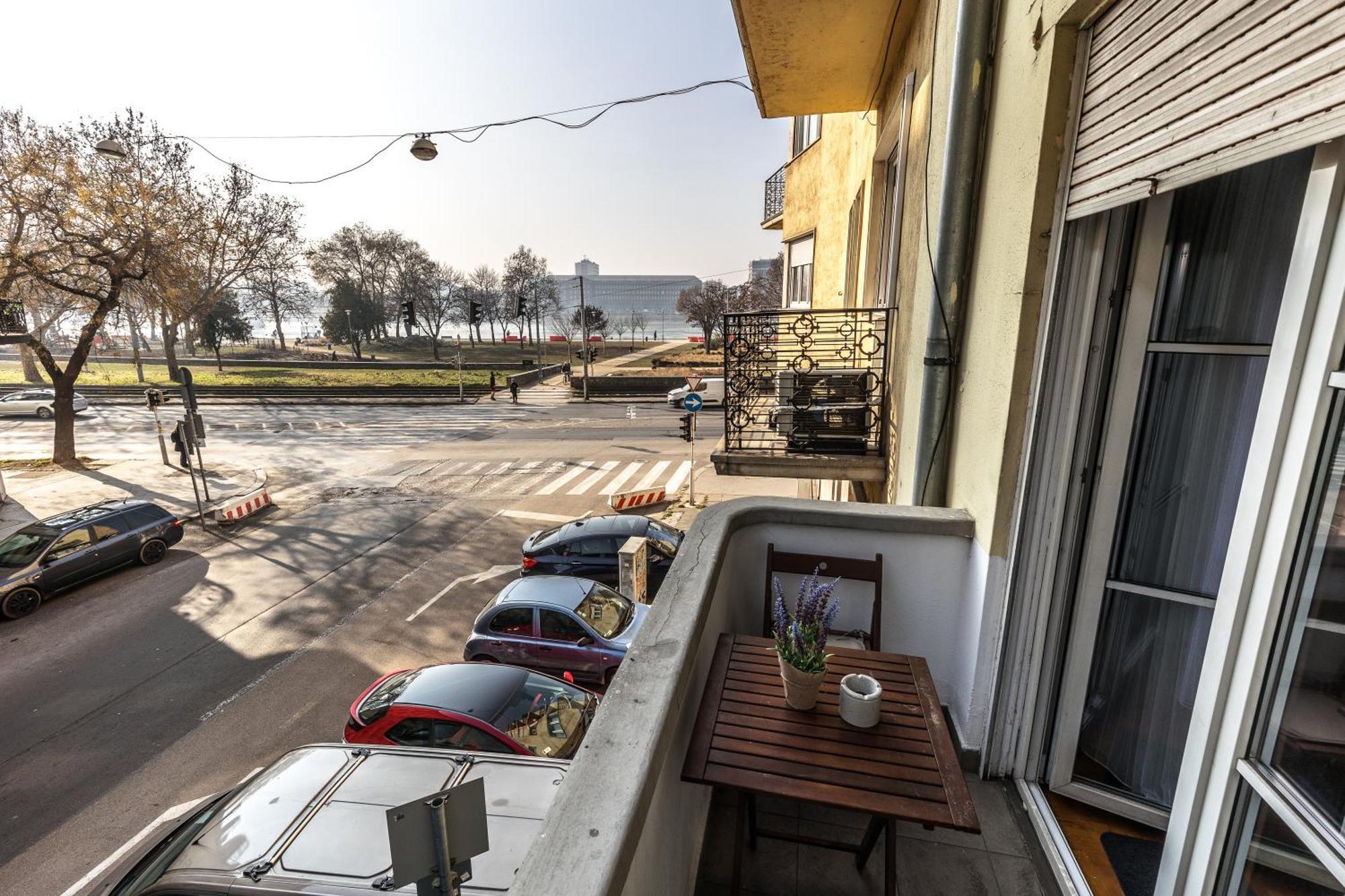 Apartmán Bright & Spacious Riverside With Balcony Budapešť
