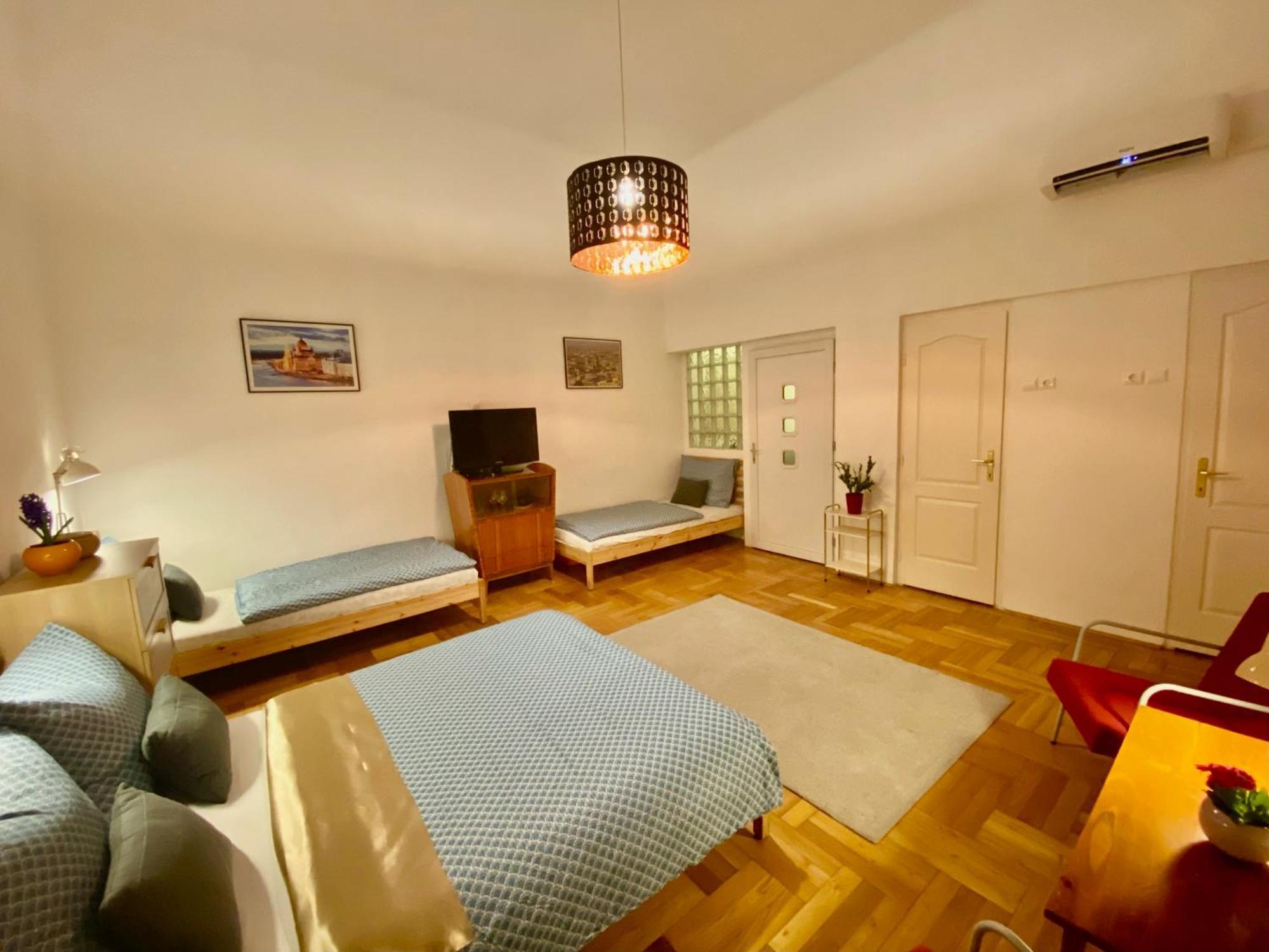 Astoria Center 8 * Boedapest