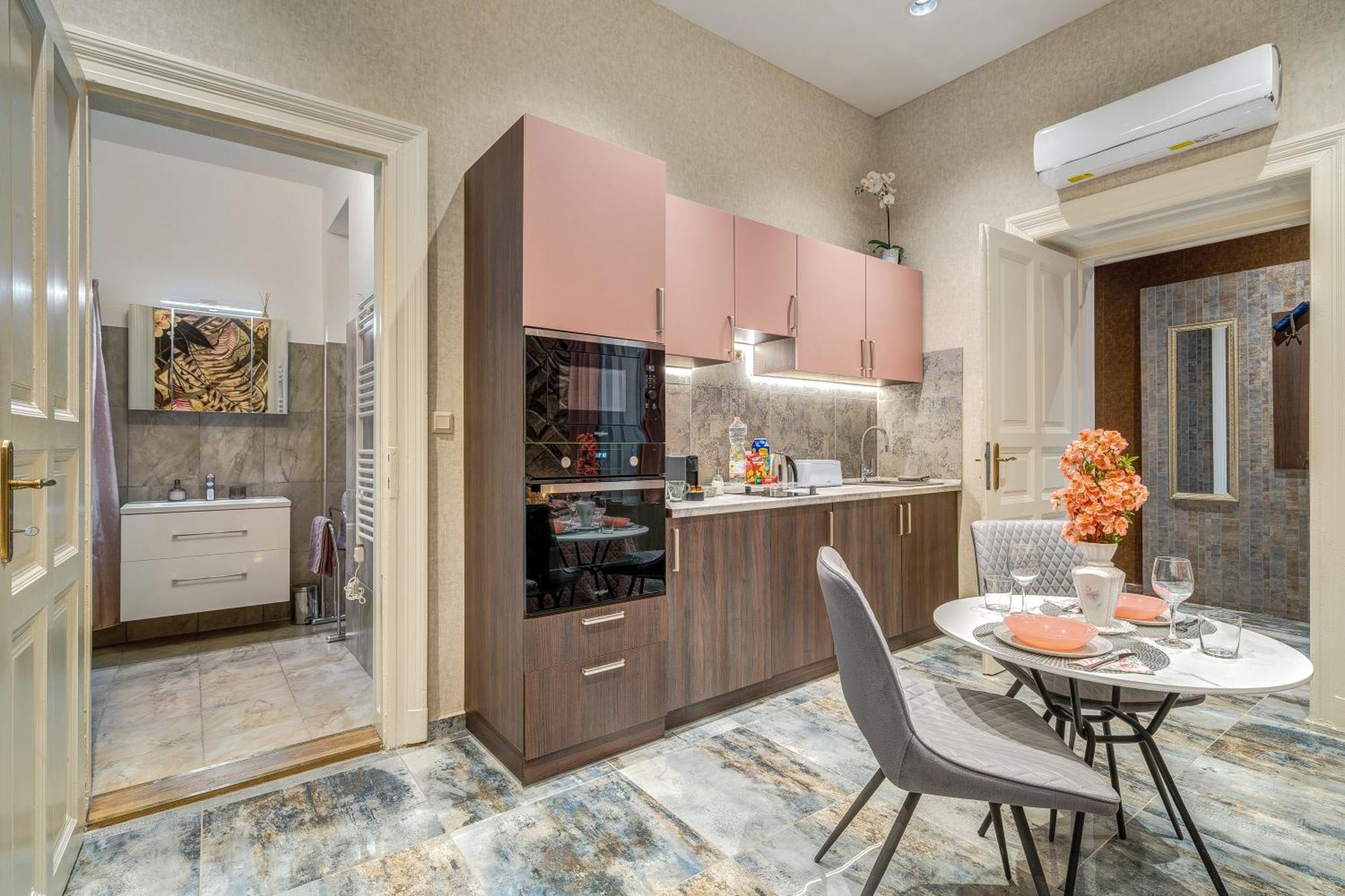 Magic Exotic In Downtown Apartment