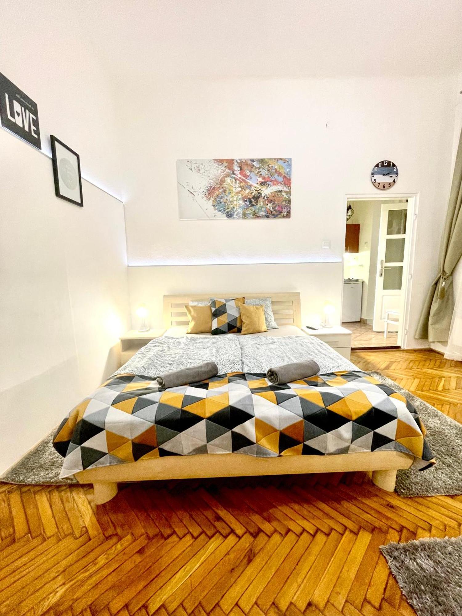 Small Cosy Near The Famous Westend Center *