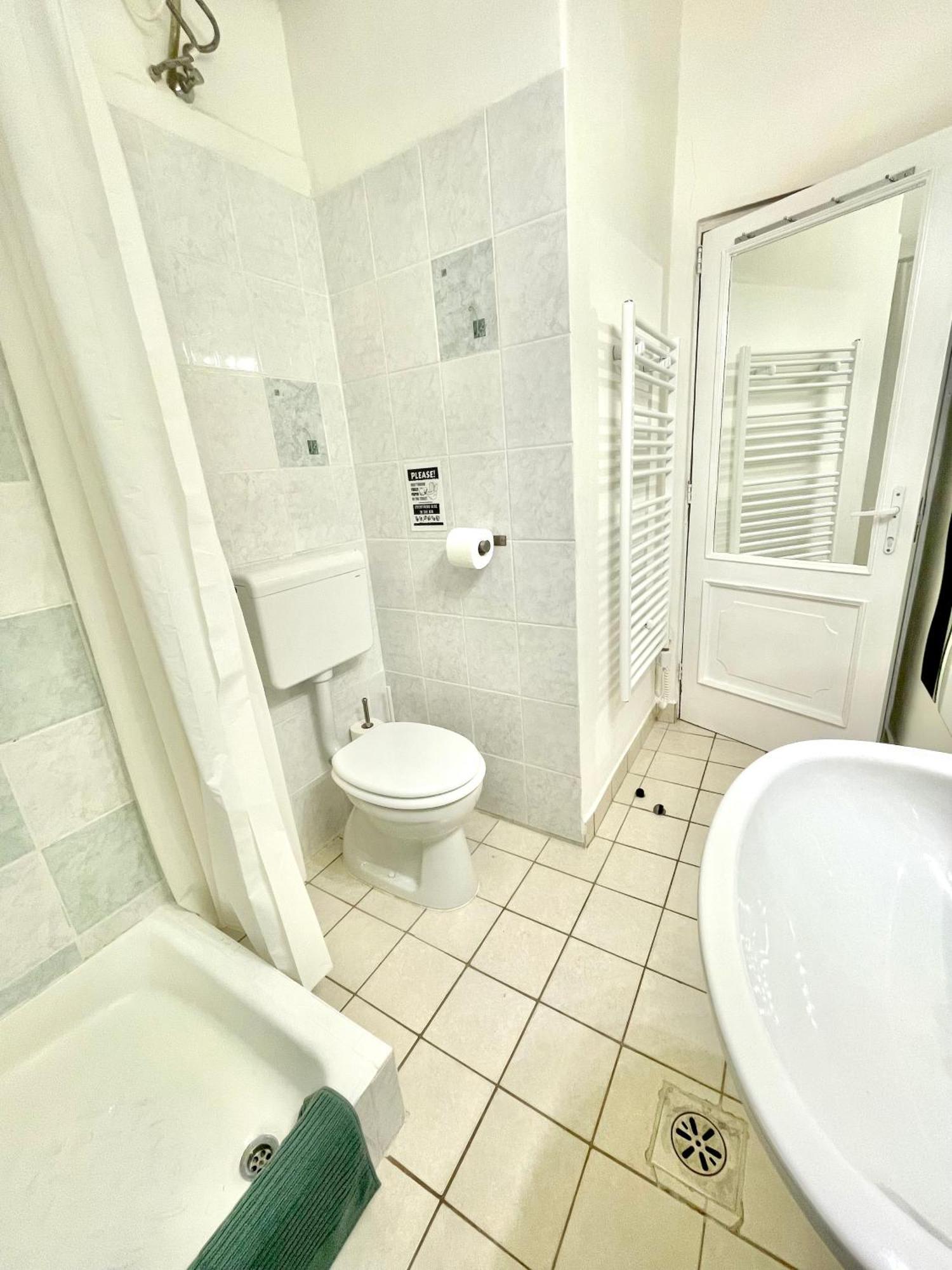 Small Cosy Near The Famous Westend Center * Boedapest