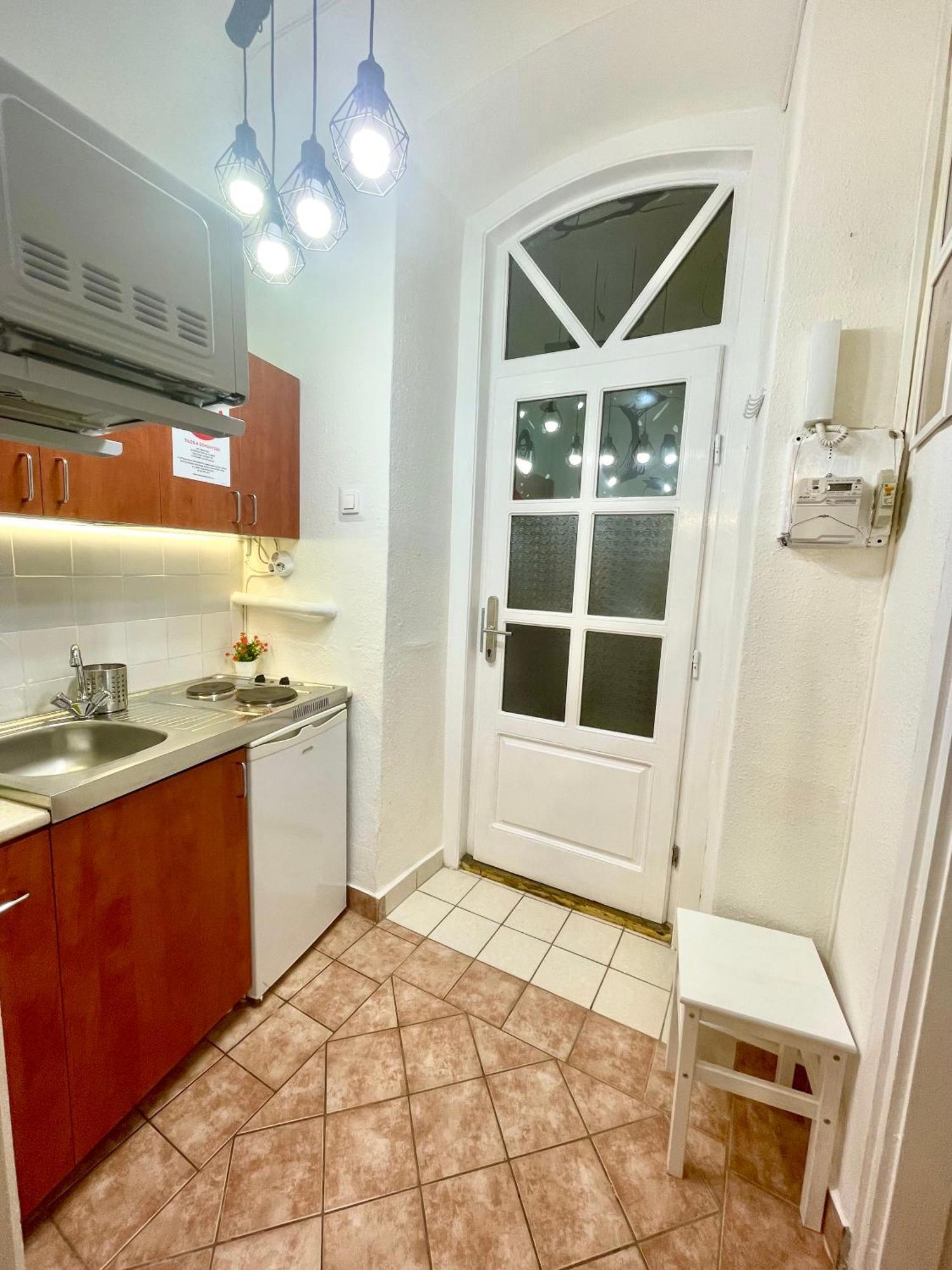 Small Cosy Near The Famous Westend Center Appartement Boedapest