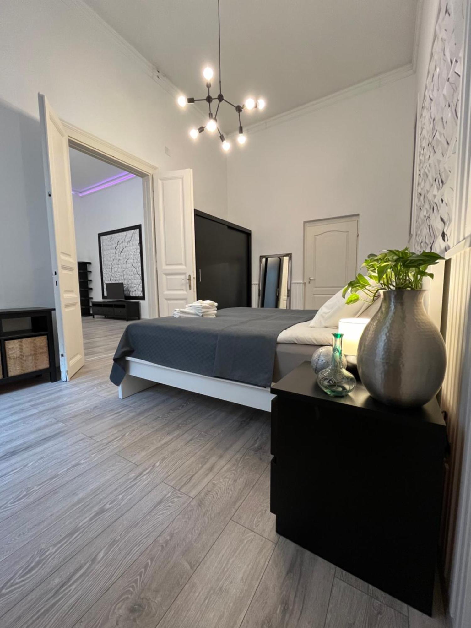 E 37 Downtown Whit Garage Opcional Apartamento Budapest