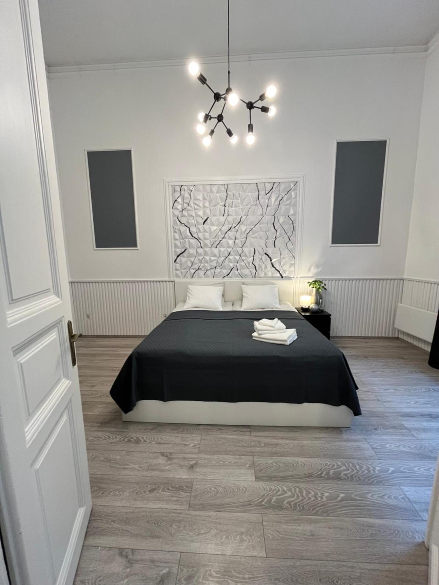 E 37 Downtown Whit Garage Opcional Apartamento Budapest