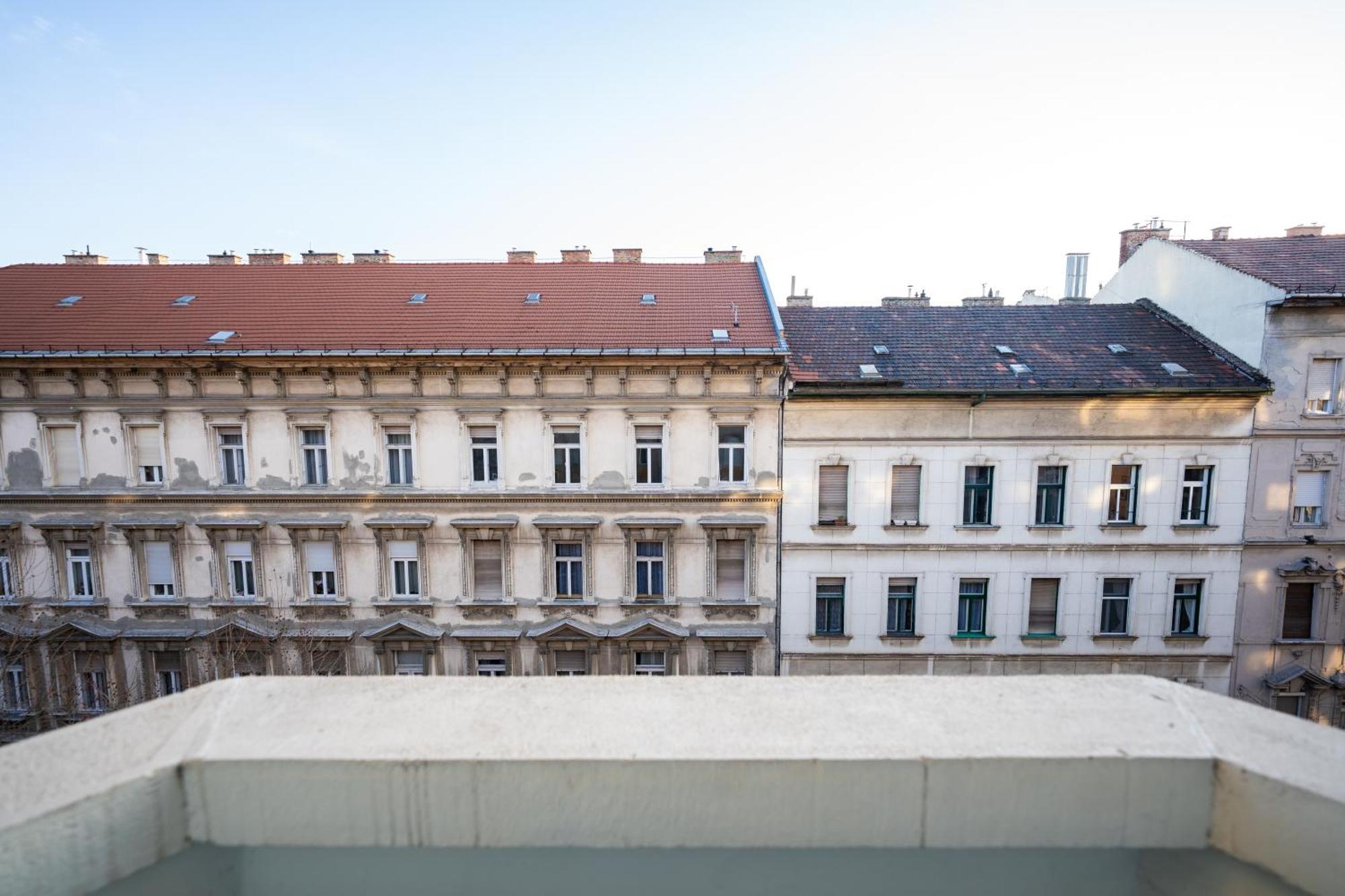 Modern, Design Lakas A Margit-sziget Mellett