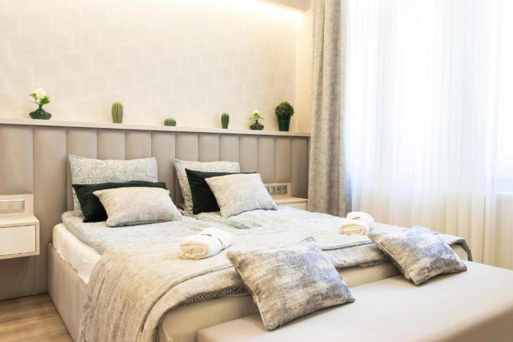 Revay Apartmán *