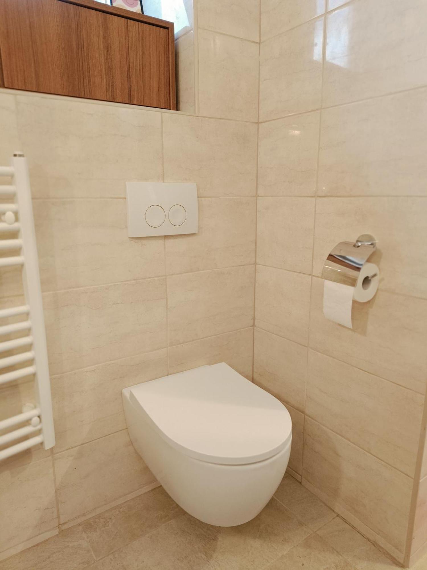 Apartment Flat In Historic With Your Own Private Garden, Near City Park