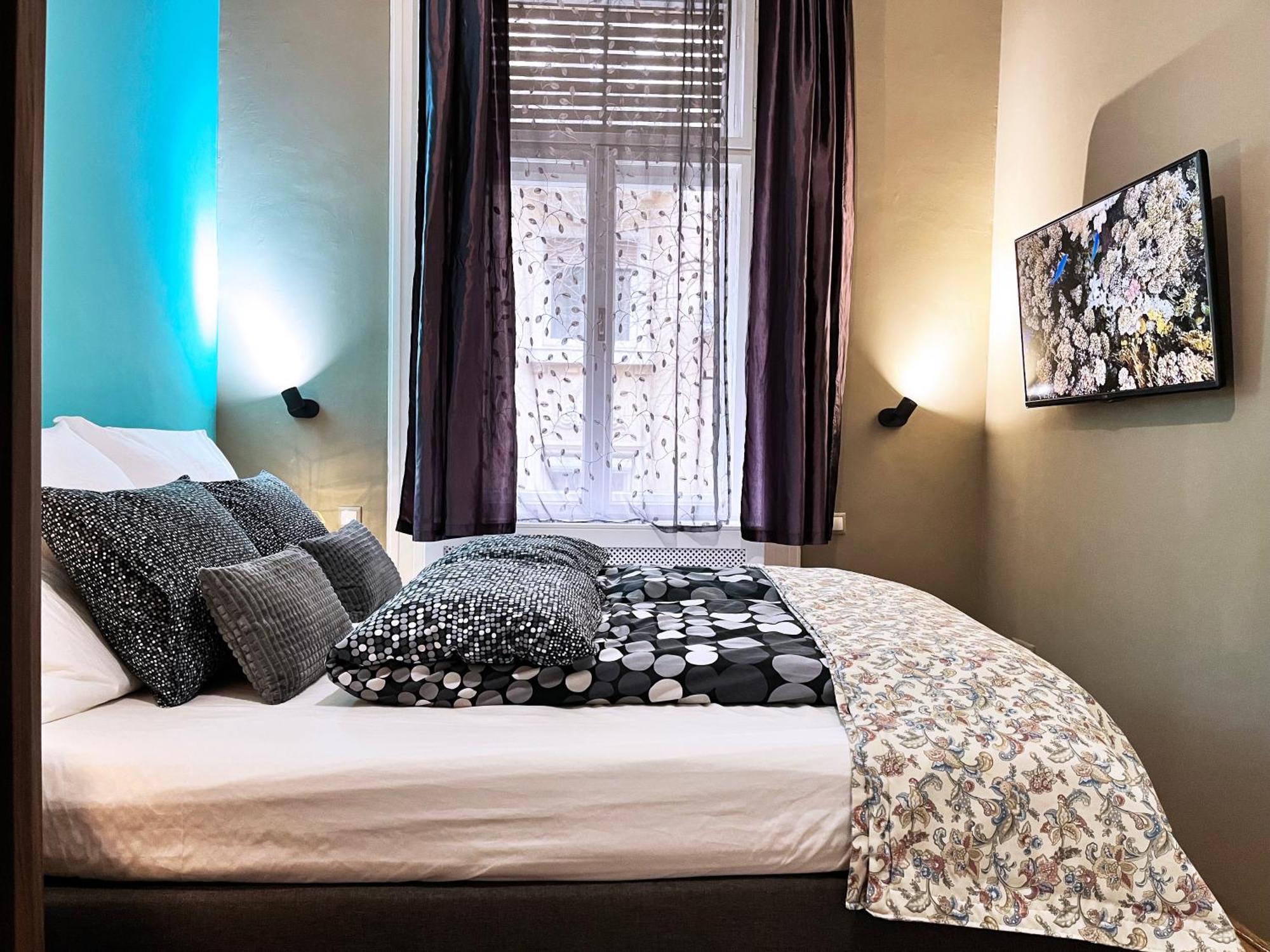 M13 Rustic Stylish With King Bed & Friendly Host * Budapest