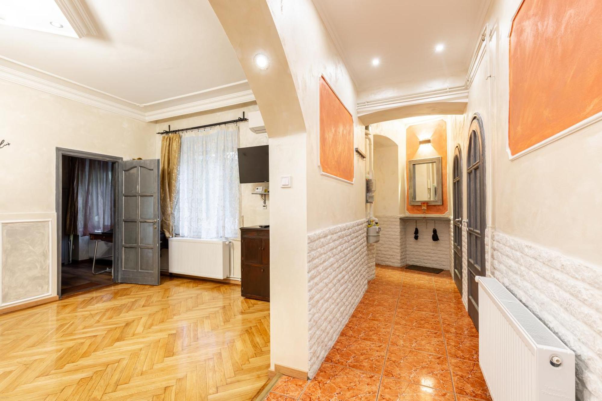 Mari&emi Flat In Corvin Appartement
