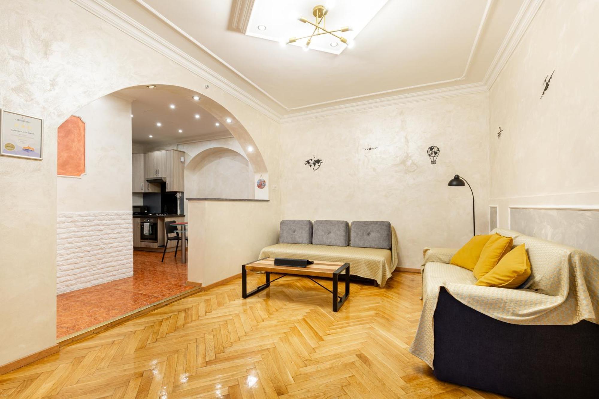 Mari&emi Flat In Corvin Apartment
