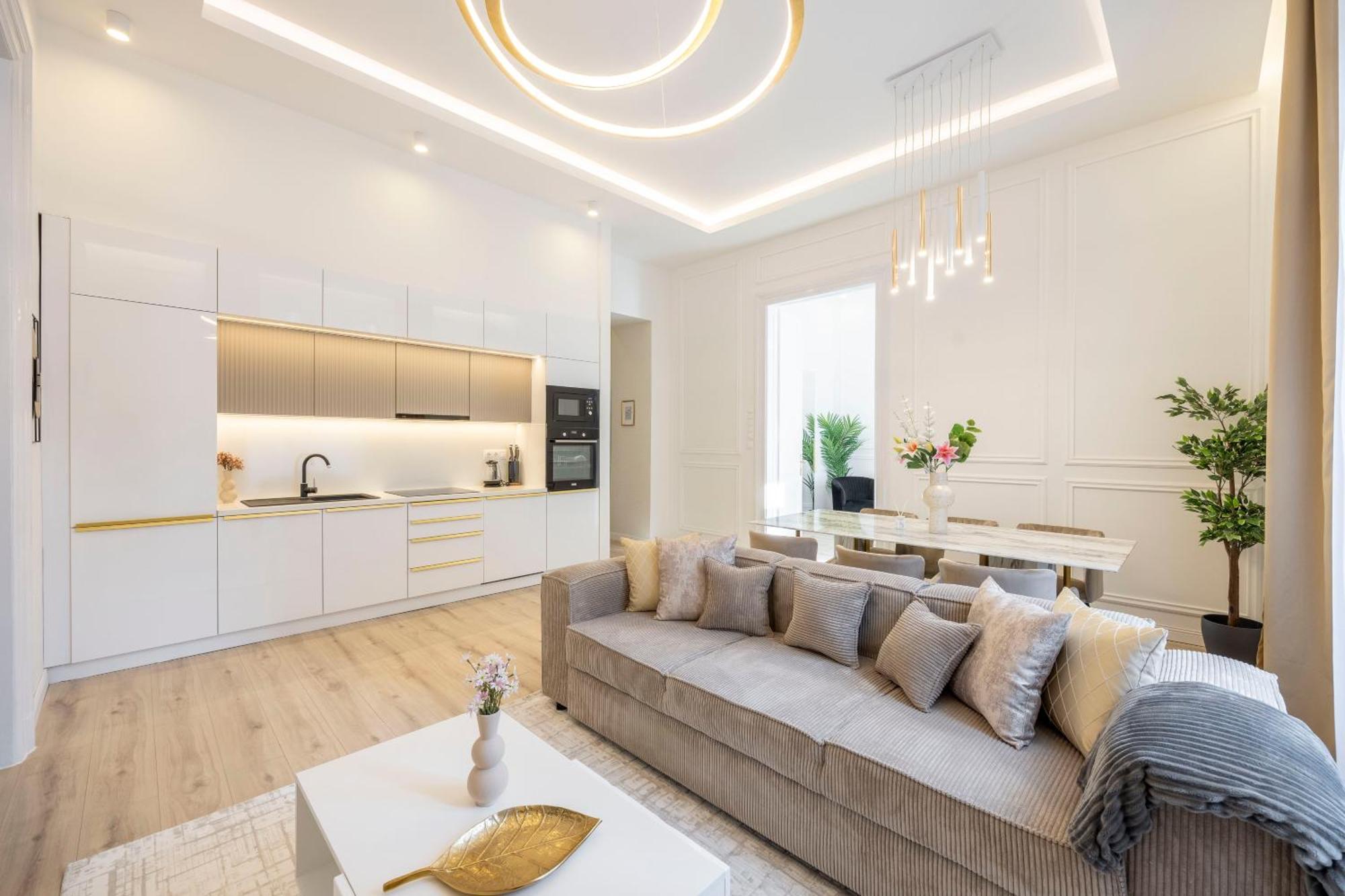 Exclusive & Prestigious W/ Balcony Appartement *
