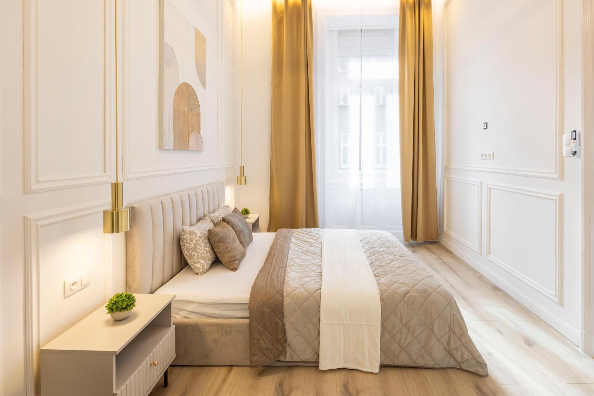 Appartement Exclusive & Prestigious W/ Balcony *